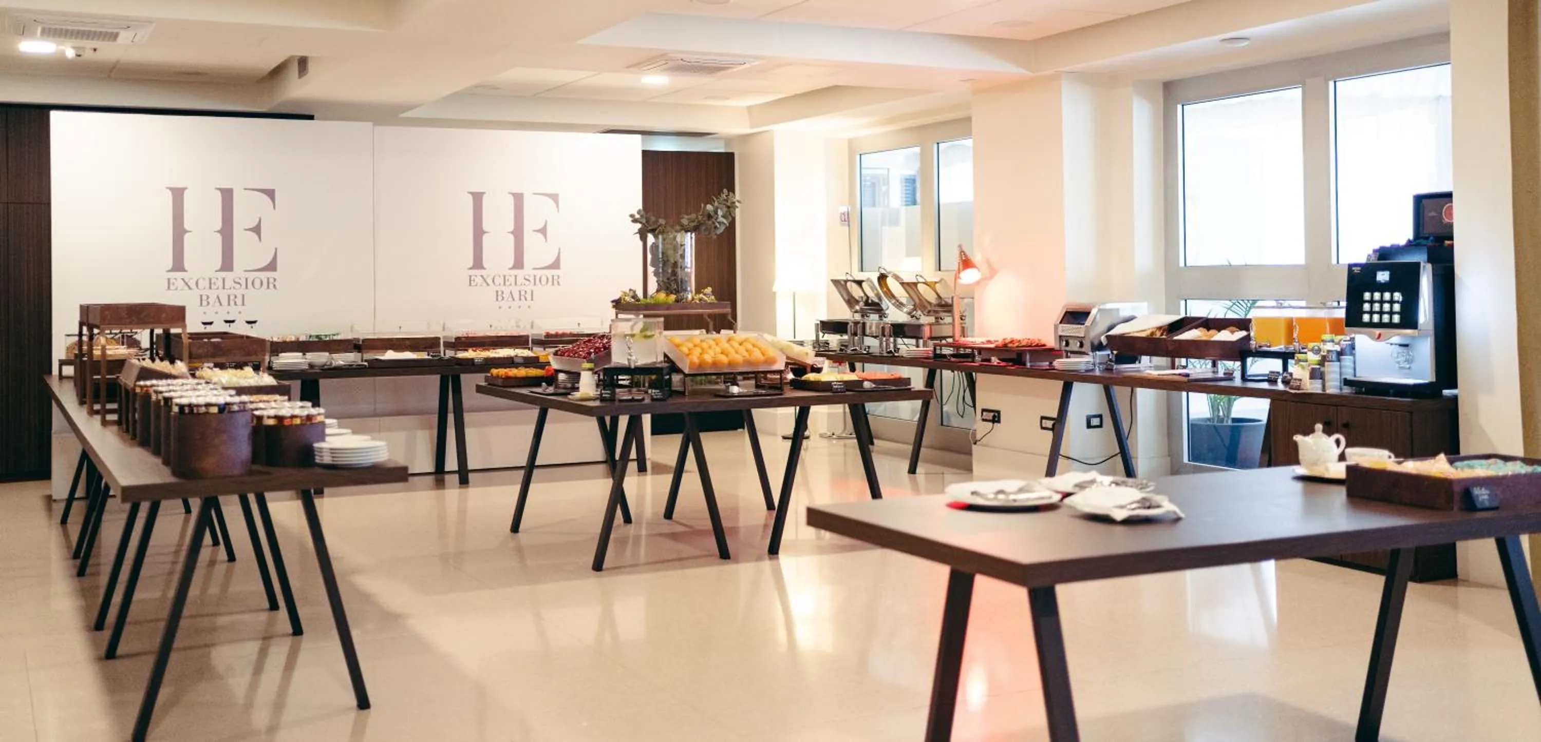 Restaurant/places to eat in Hotel Excelsior Bari