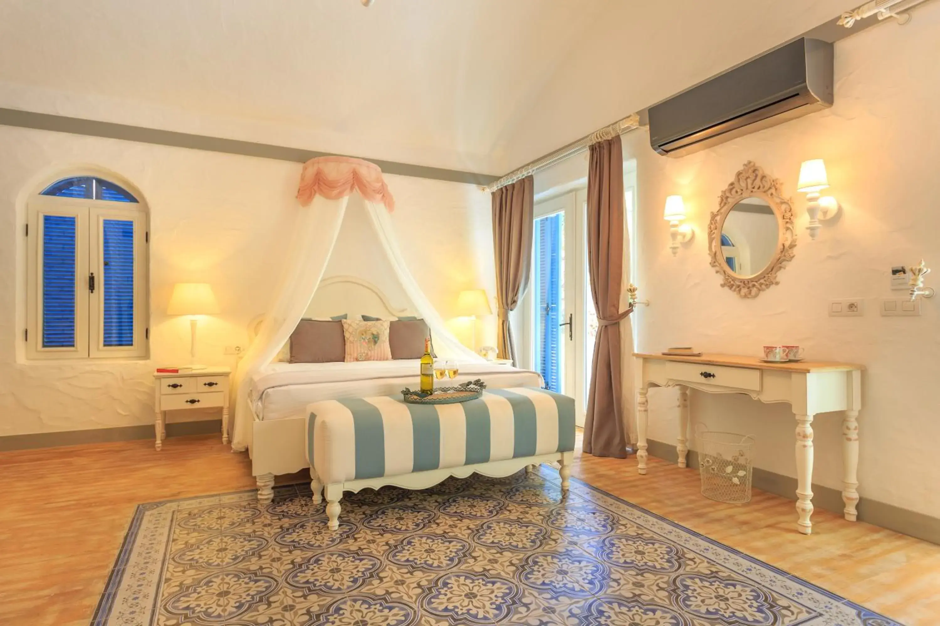 Suite with Private Pool in Flamingo Hotel & Spa - Pet Friendly Suite with Private Pool in Flamingo Hotel & Spa - Pet Friendly