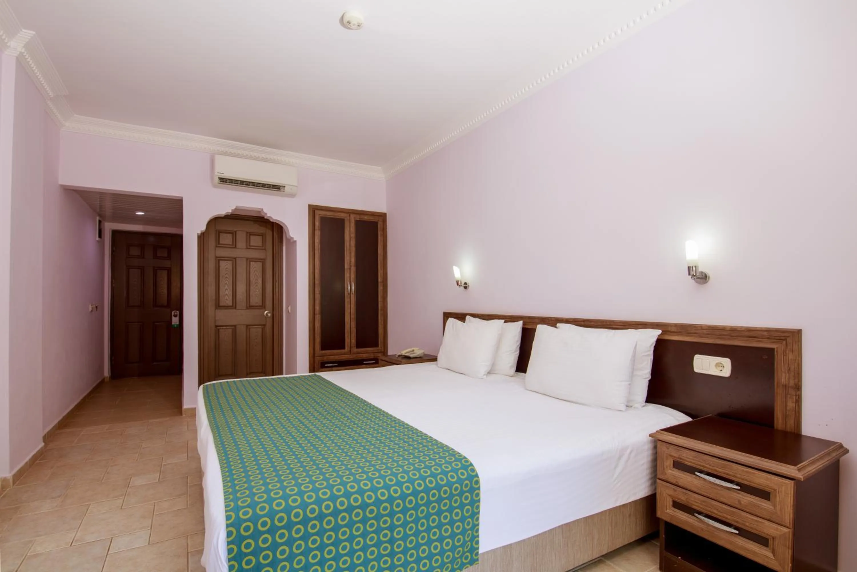 Bedroom, Bed in Flamingo Hotel & Spa - Pet Friendly