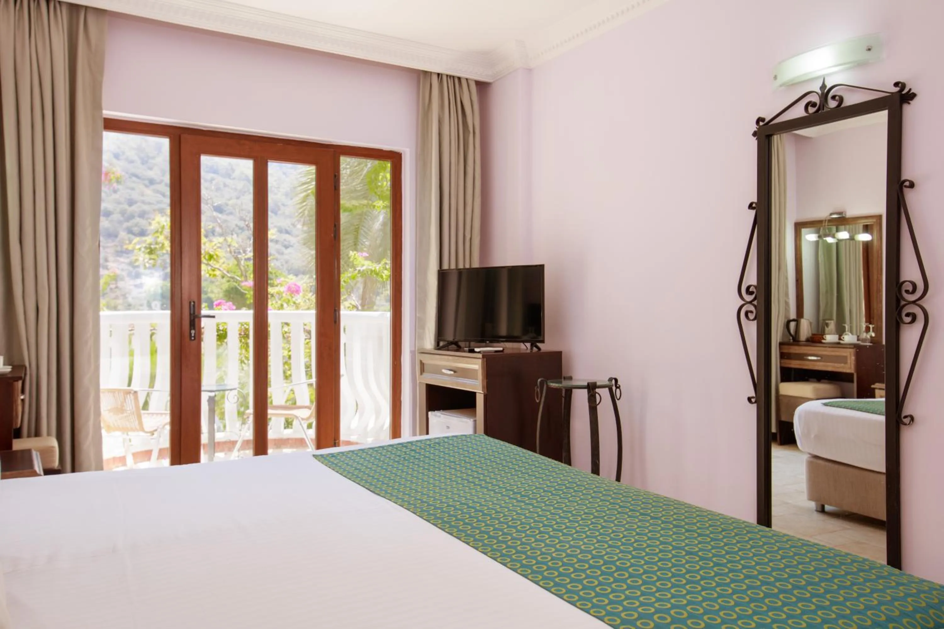 Bedroom, Bed in Flamingo Hotel & Spa - Pet Friendly