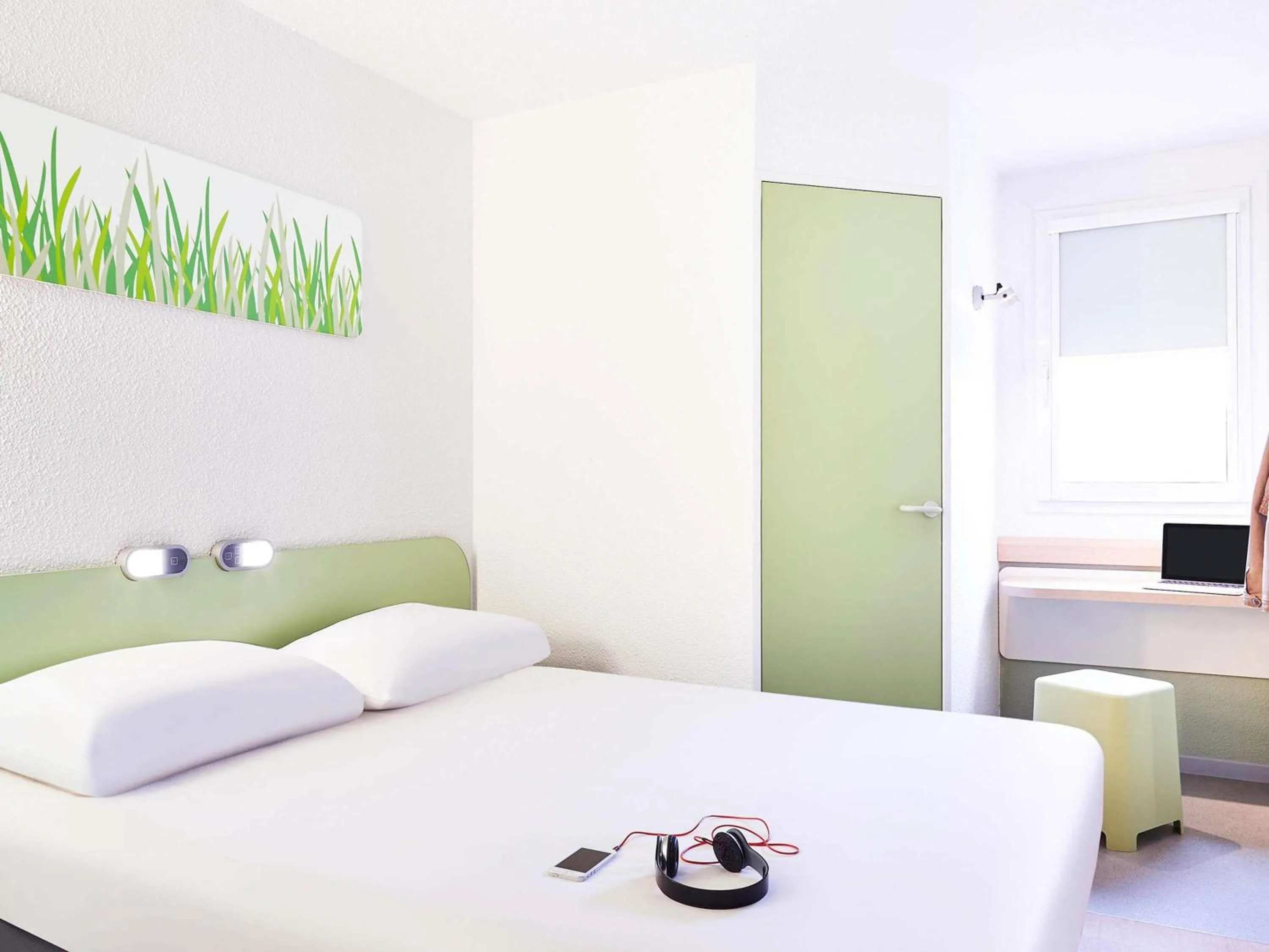 Bedroom, Bed in ibis budget Marseille Aeroport Provence