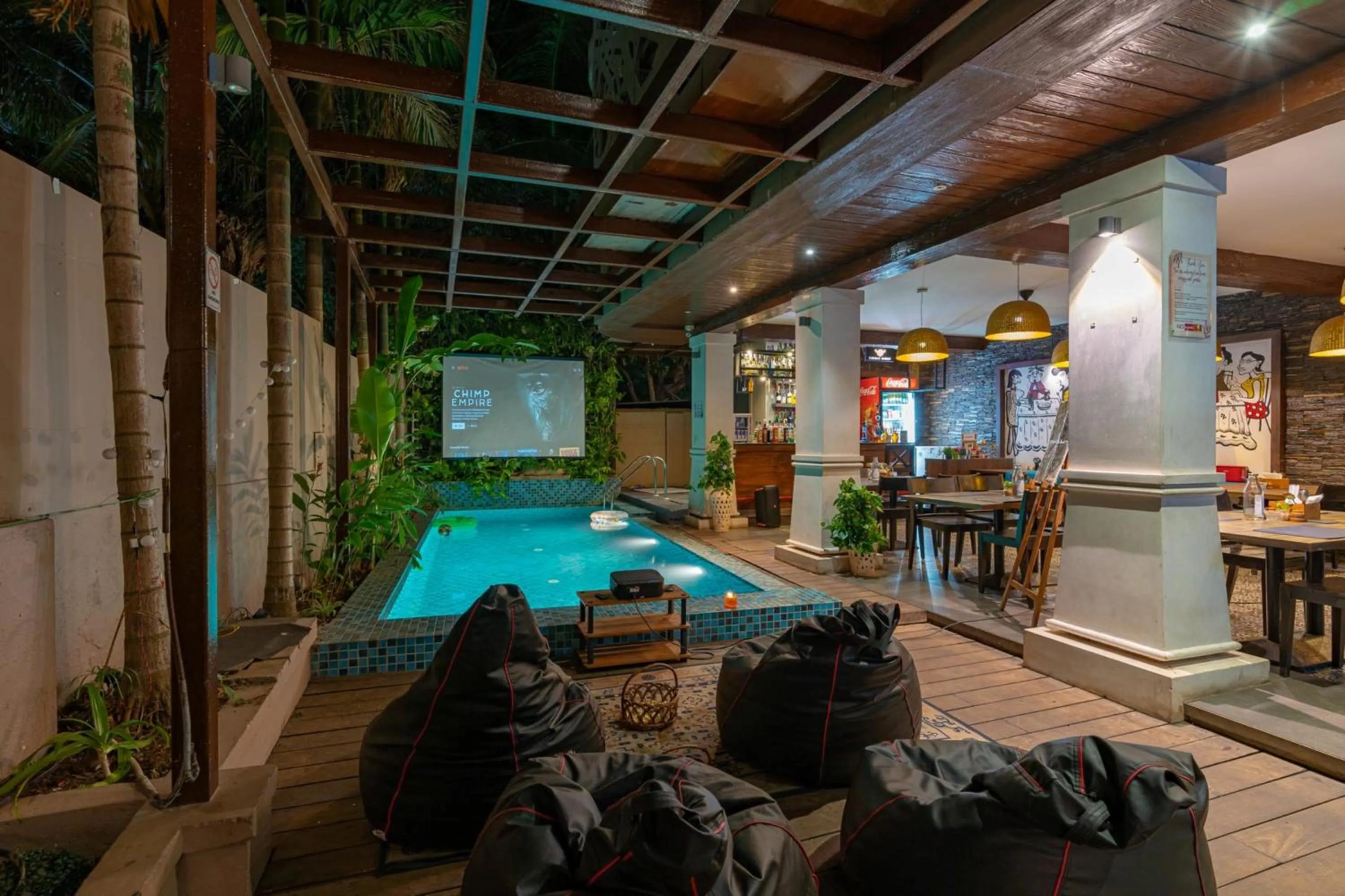 Restaurant/places to eat in Riva Gold Coast