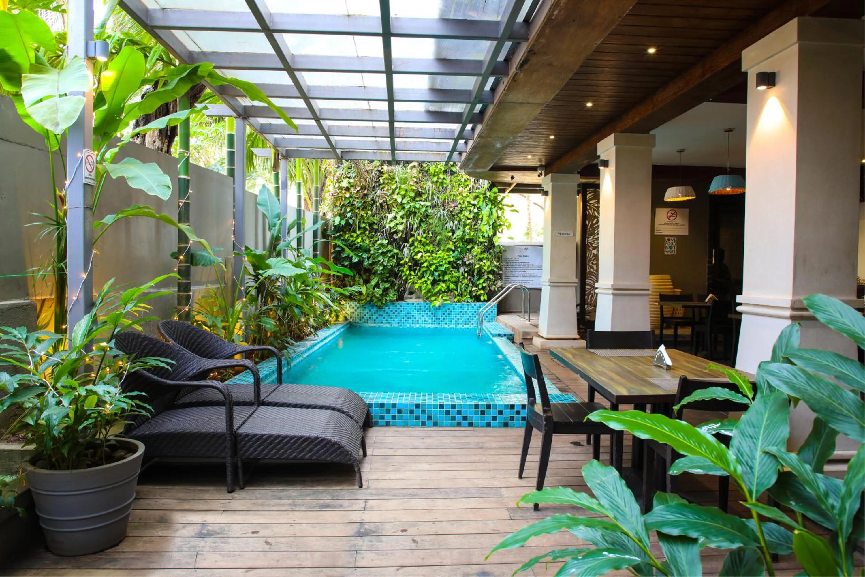 Swimming pool in Riva Gold Coast