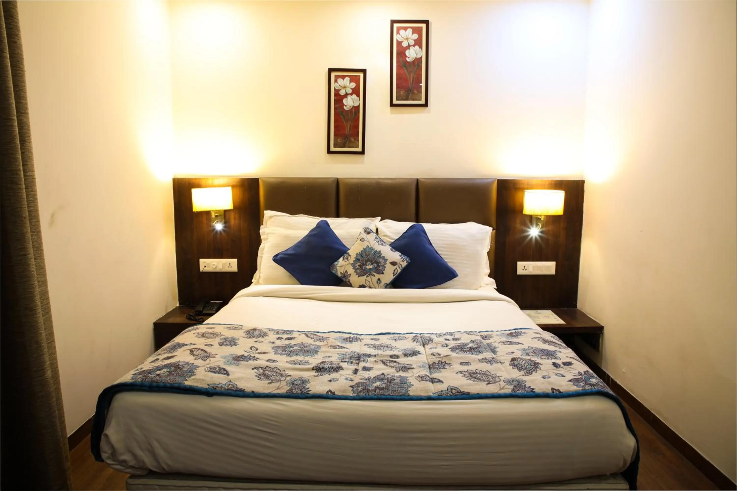 Photo of the whole room, Bed in Riva Gold Coast