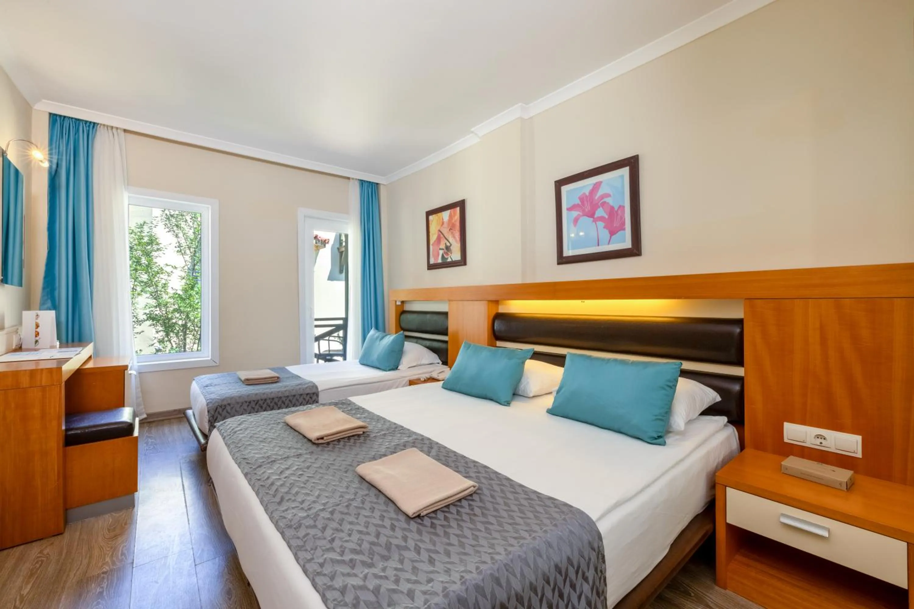 Property building, Bed in Crystal Flora Pearl Collection - Ultimate All Inclusive