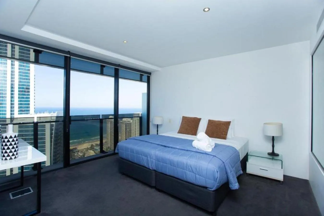 Bed in Circle on Cavill - Hosted by Coastal Letting Co.