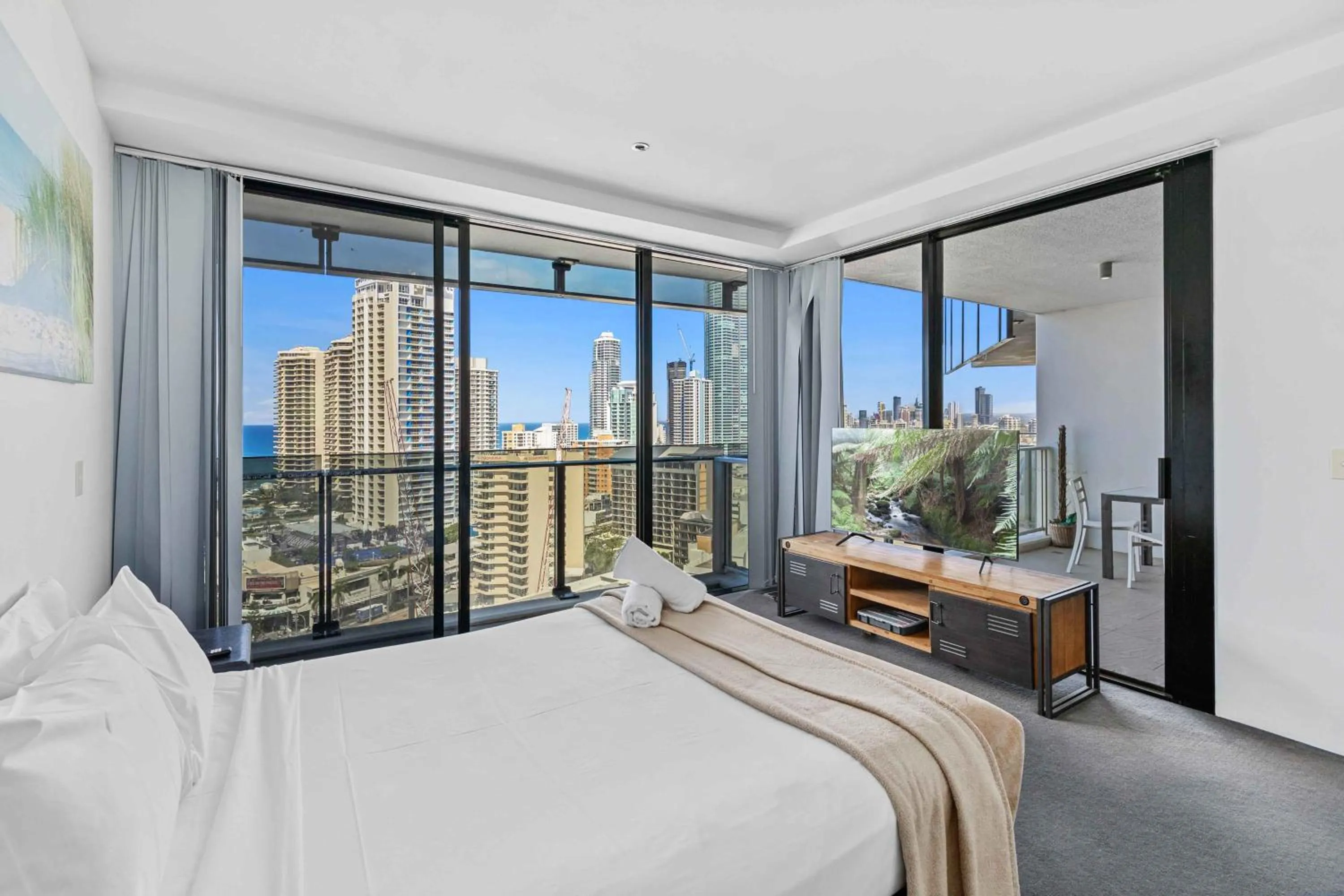 Bed in Circle on Cavill - Hosted by Coastal Letting Co.