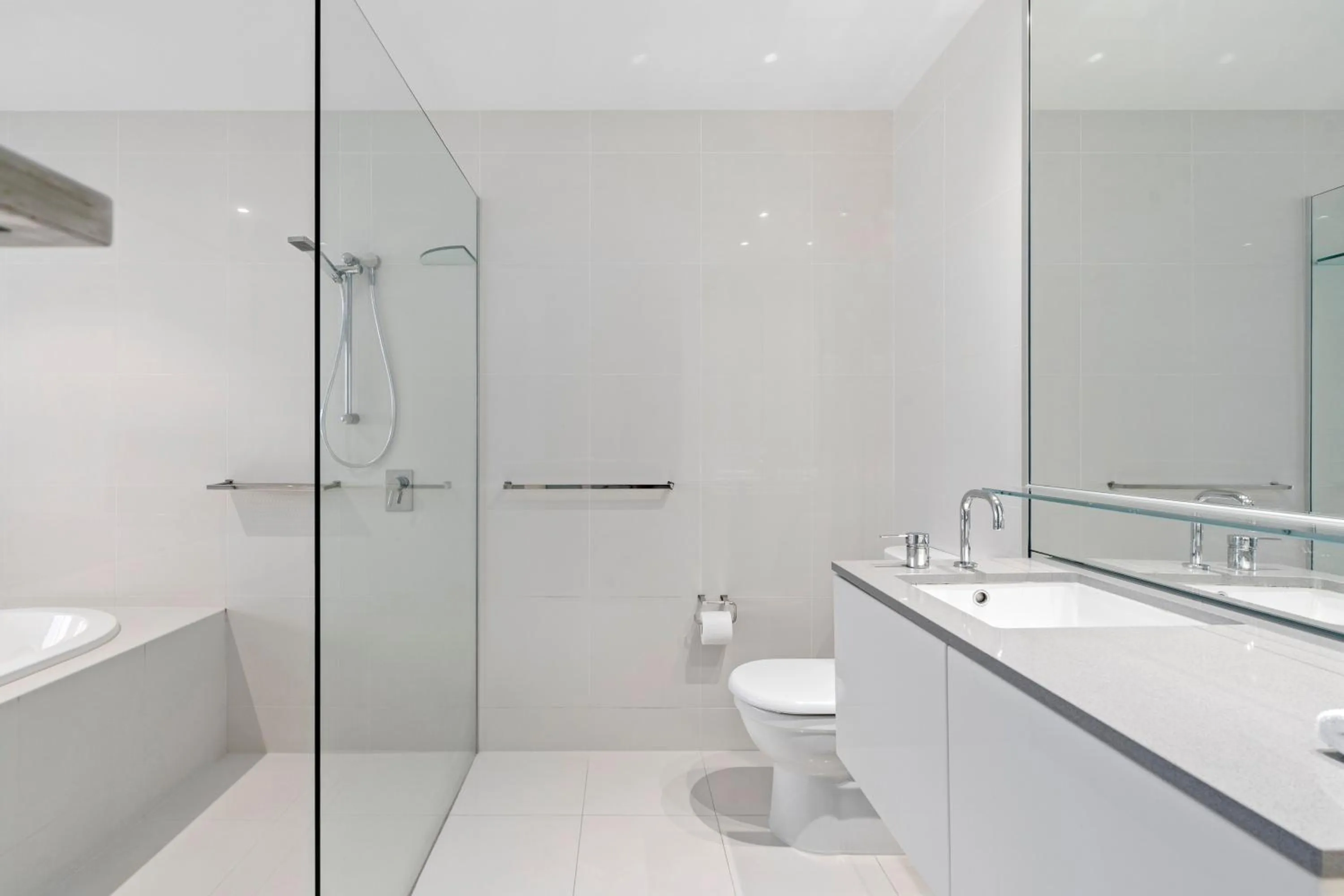 Circle on Cavill - Hosted by Coastal Letting Co.