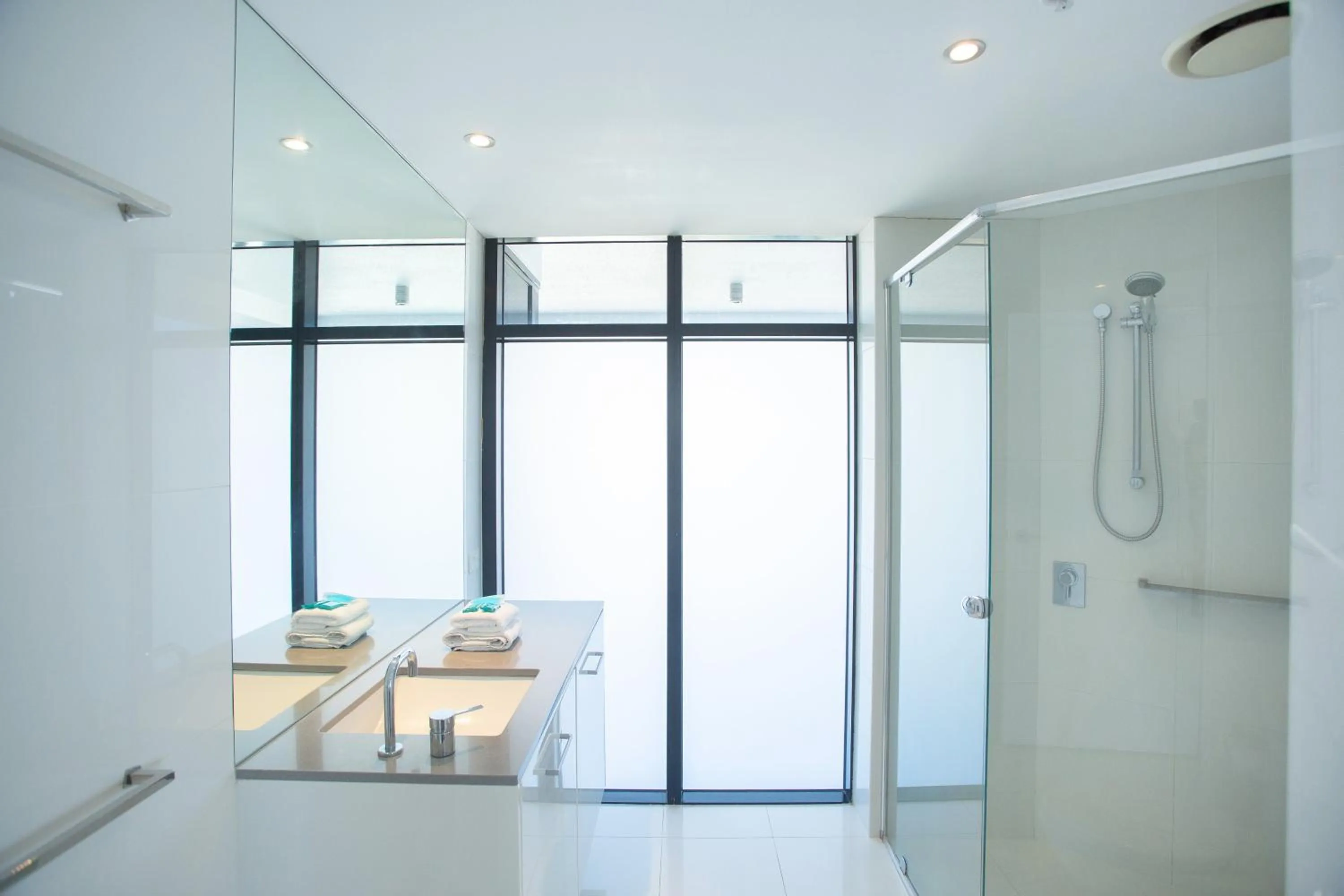 Circle on Cavill - Hosted by Coastal Letting Co.