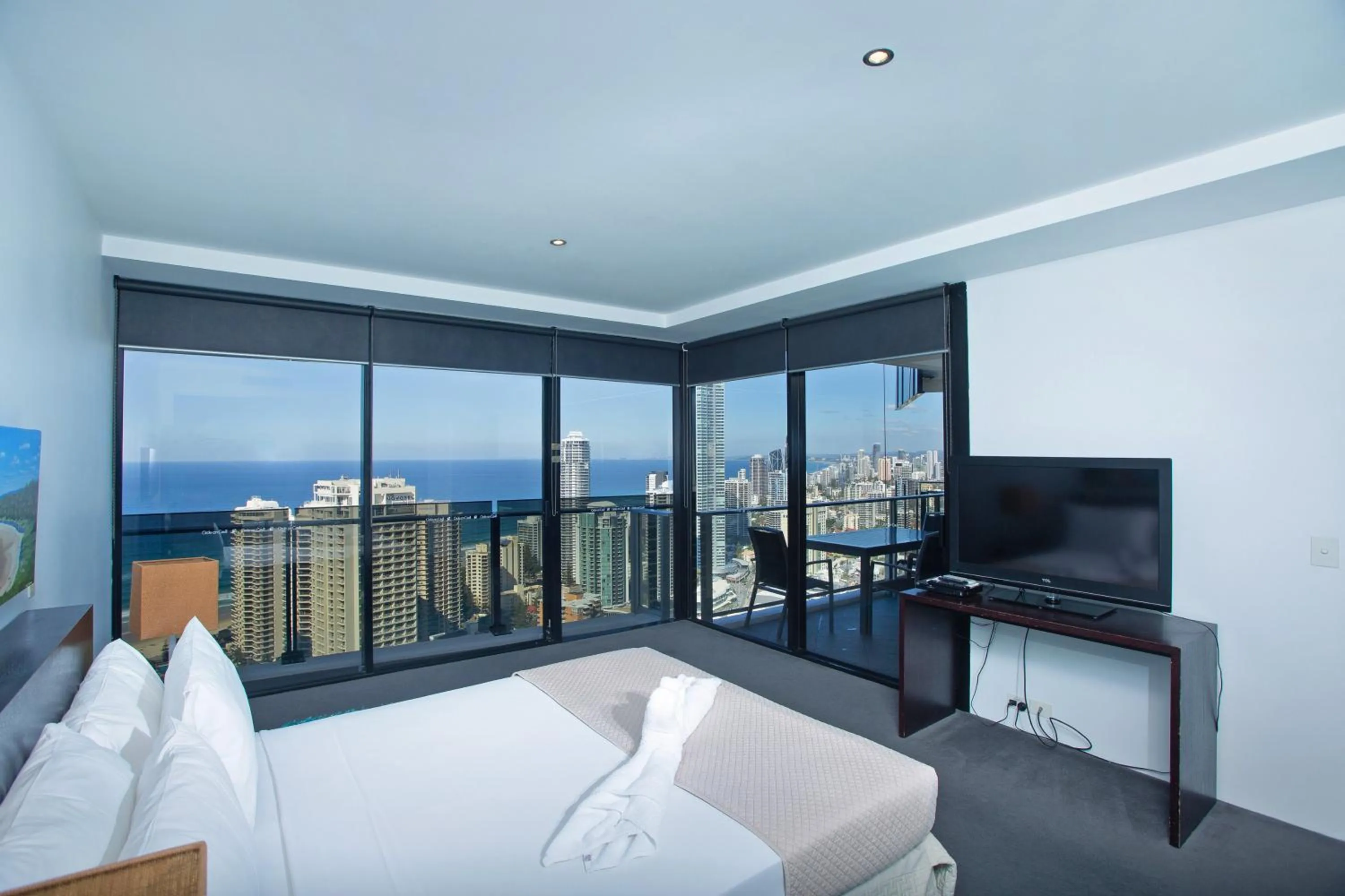 Bed in Circle on Cavill - Hosted by Coastal Letting Co.