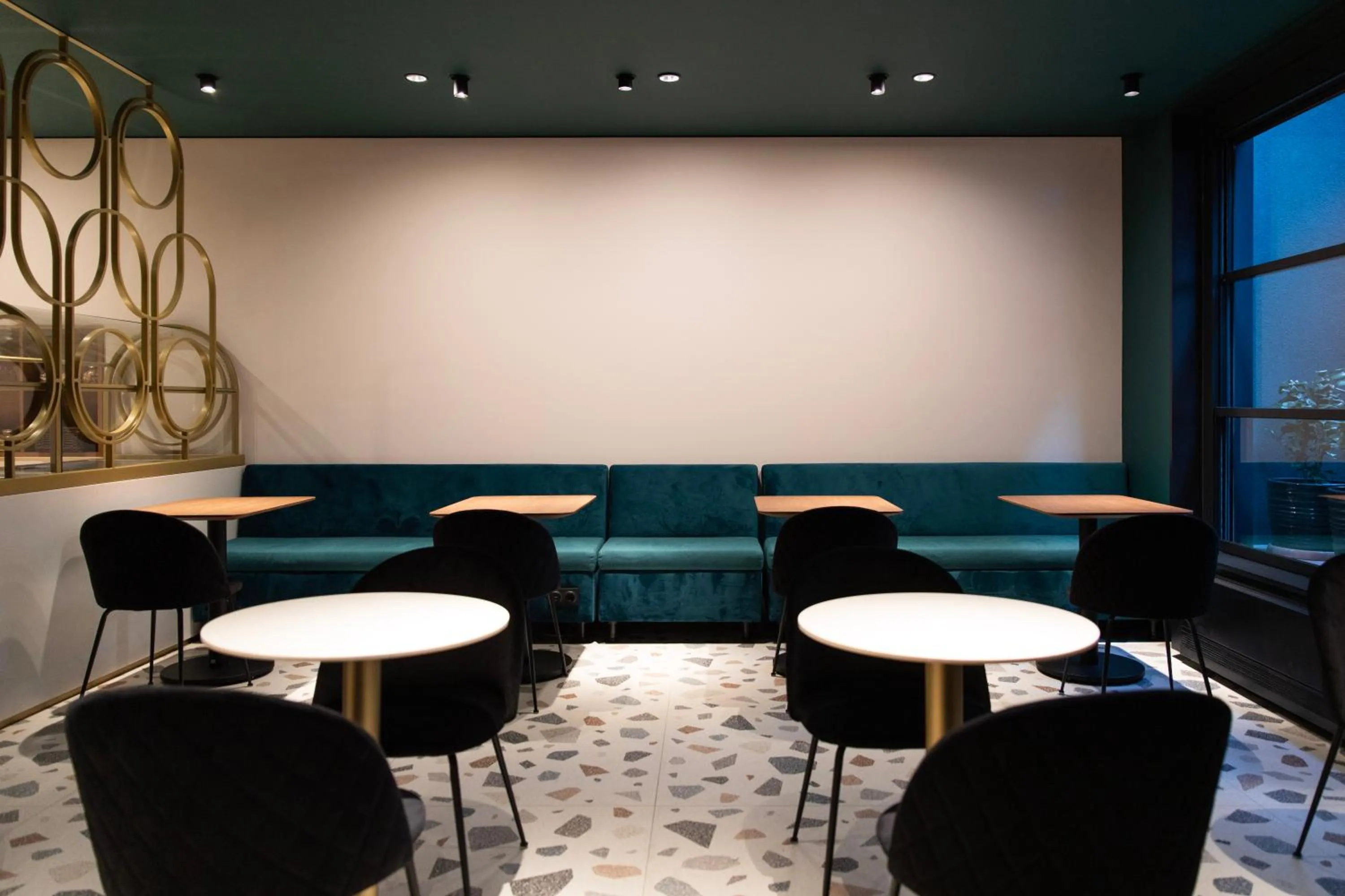 Restaurant/places to eat in St. George Hotel