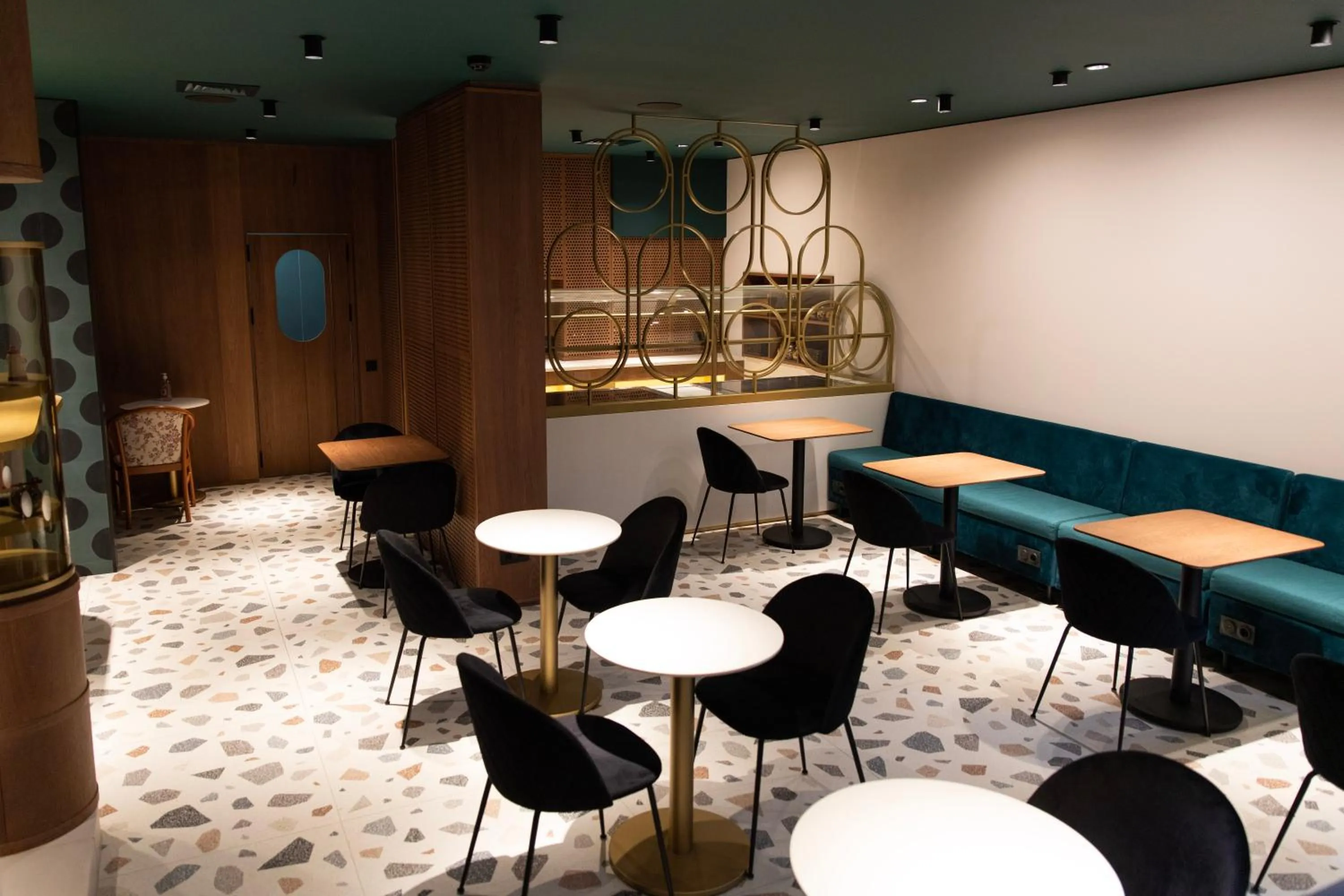 Restaurant/places to eat in St. George Hotel