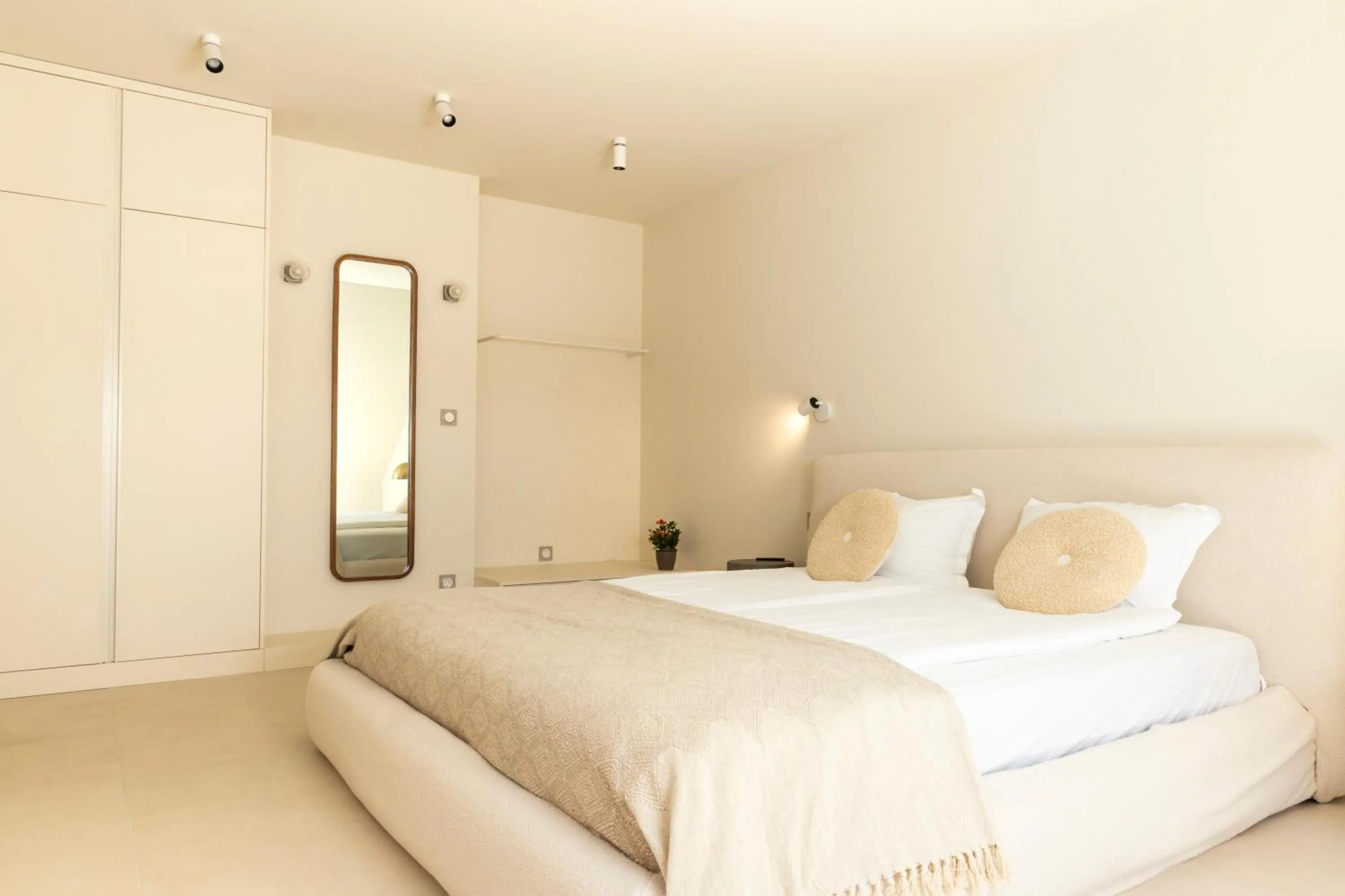 Bedroom, Bed in St. George Hotel