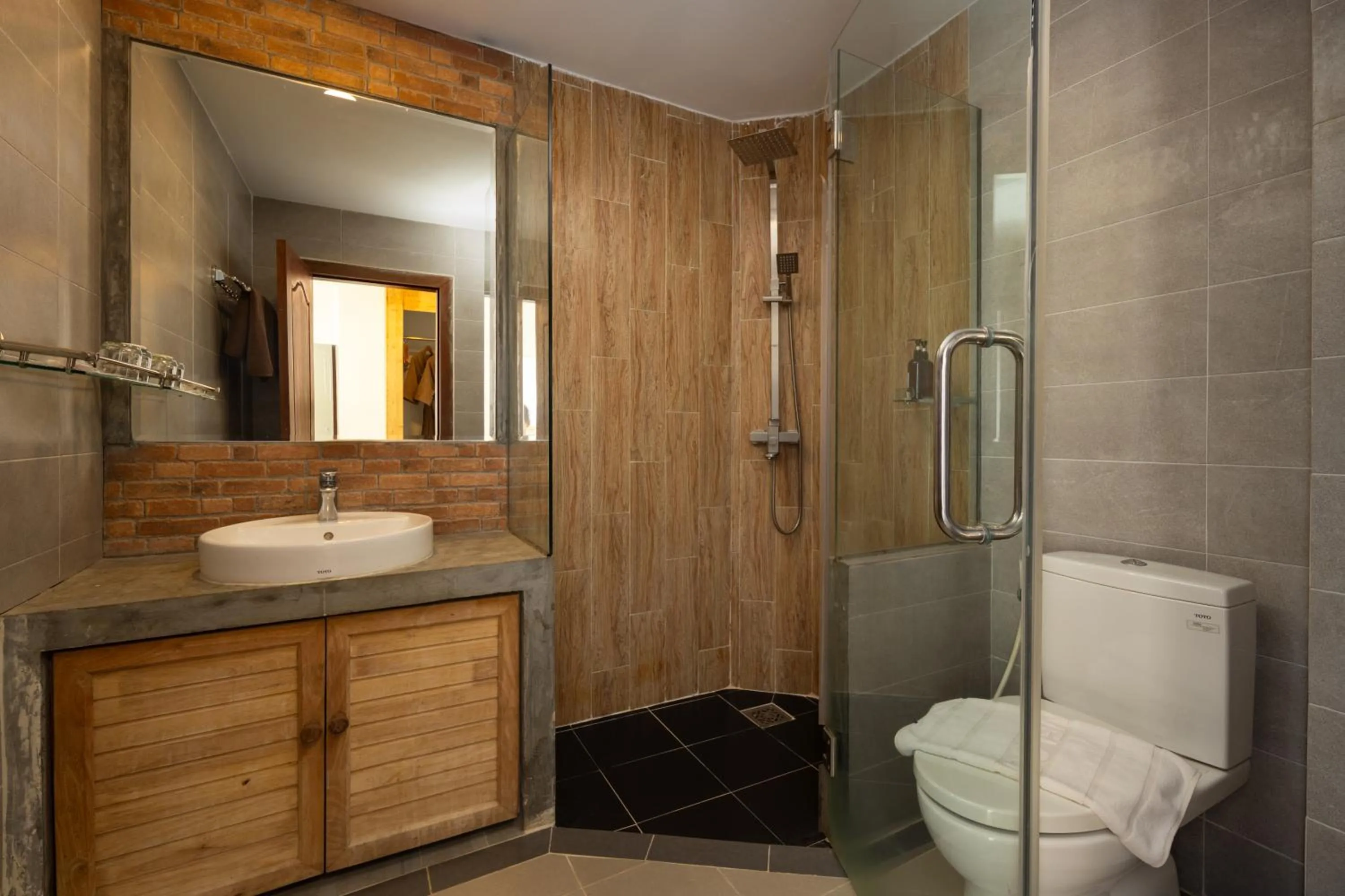 Shower in SIEM REAP RIVER VIEW Residence