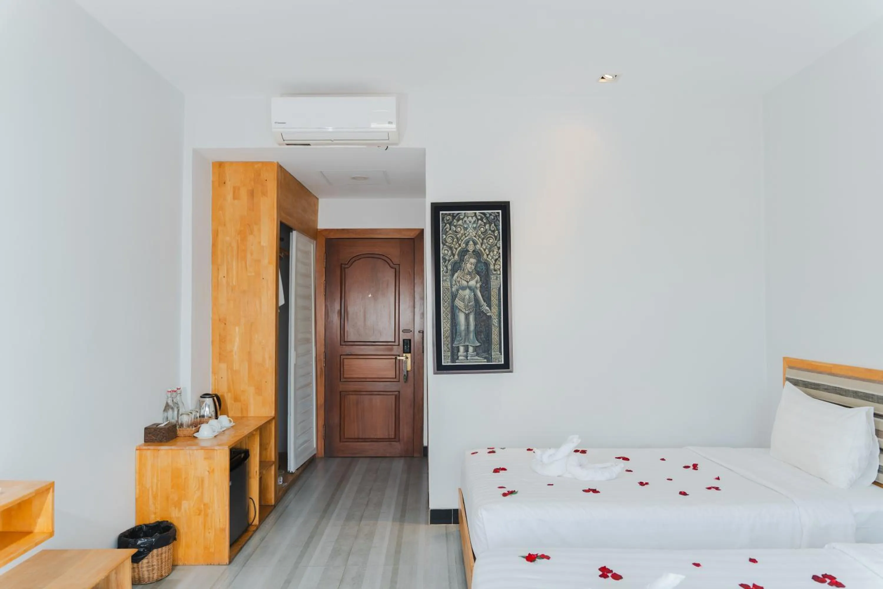 Photo of the whole room, Bed in SIEM REAP RIVER VIEW Residence