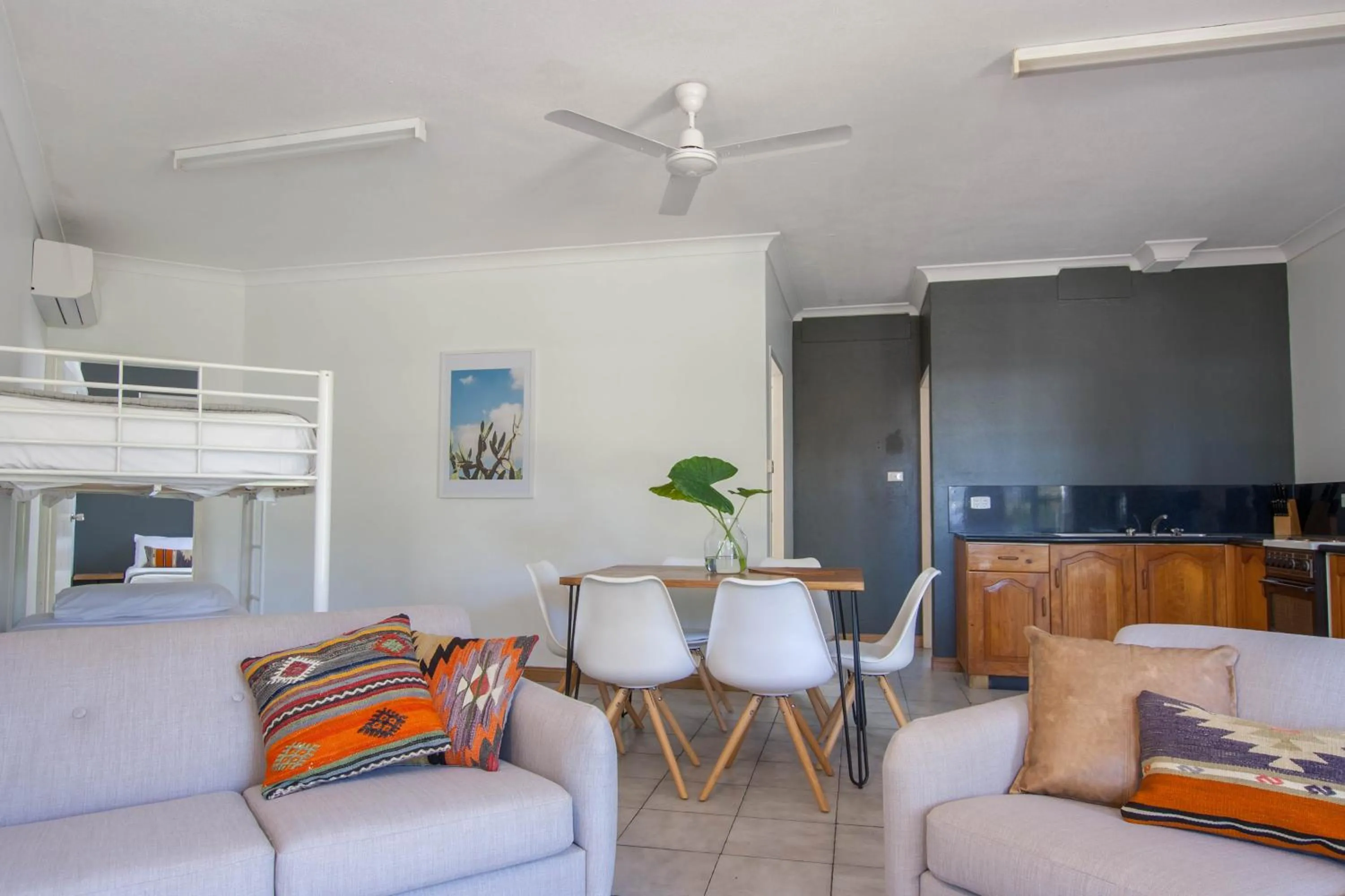 Coffee/tea facilities in Motel Nomad