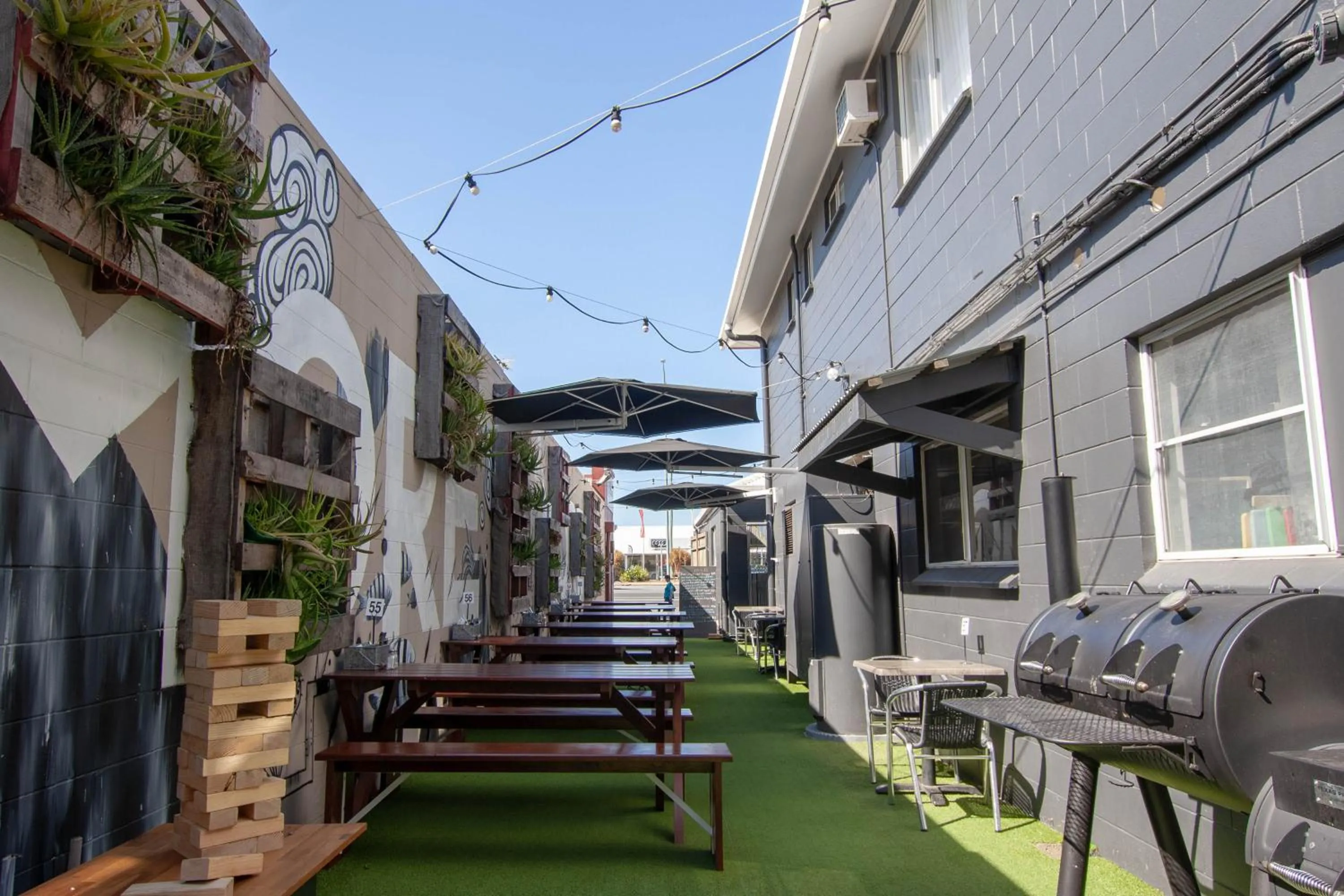 Restaurant/places to eat in Motel Nomad