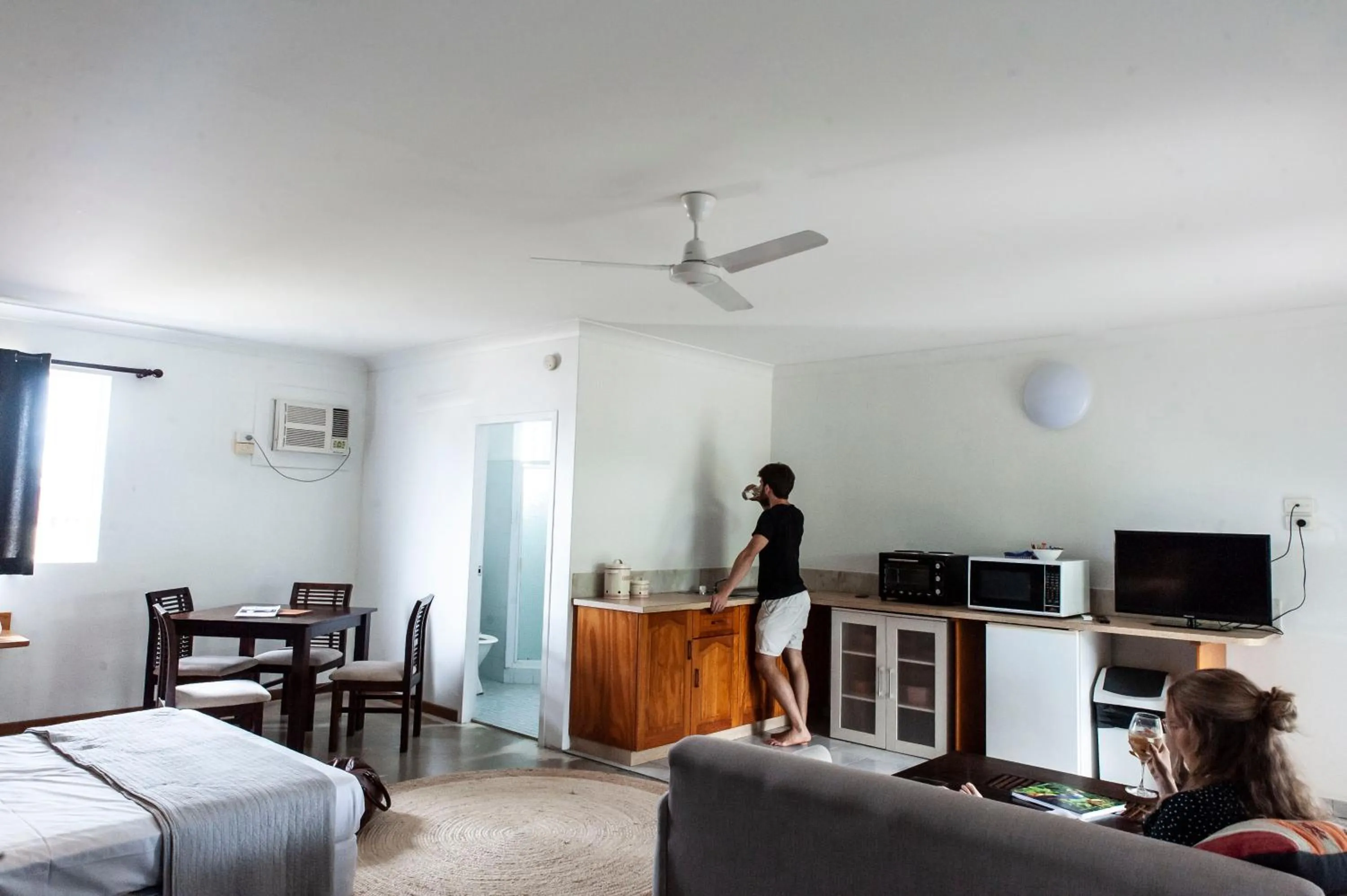 Toilet, Bed in Motel Nomad