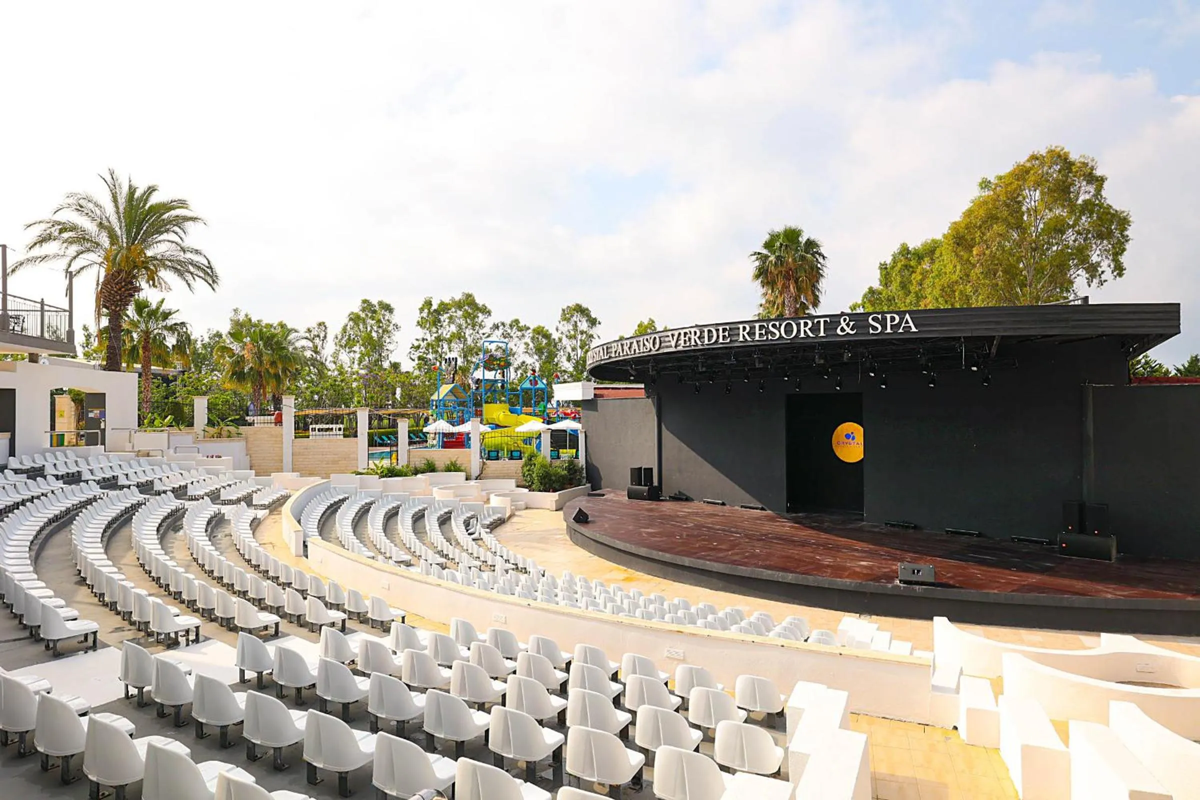 Evening entertainment in Crystal Paraiso Verde Resort & Spa - Ultimate All Inclusive