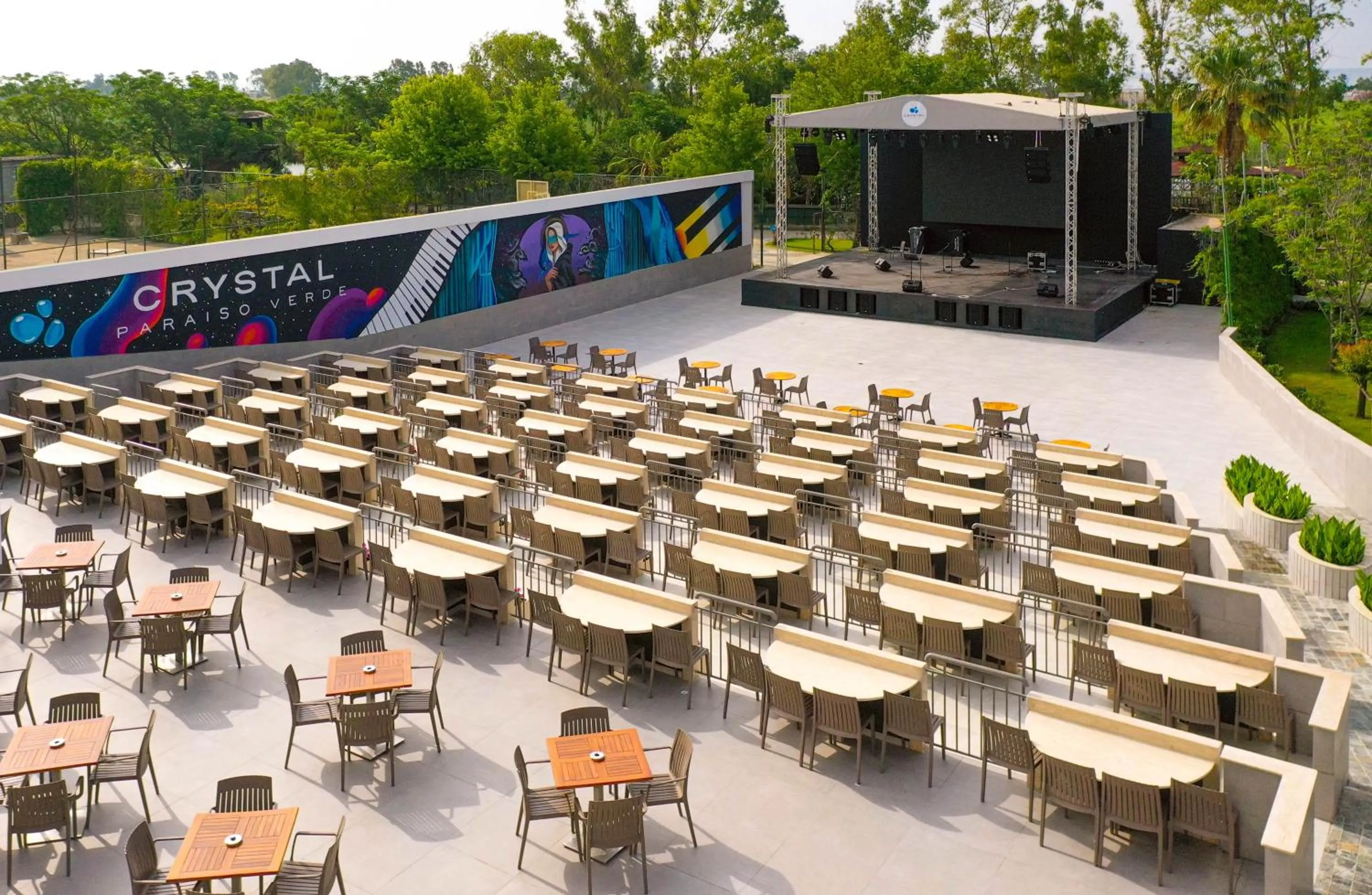 Evening entertainment in Crystal Paraiso Verde Resort & Spa - Ultimate All Inclusive