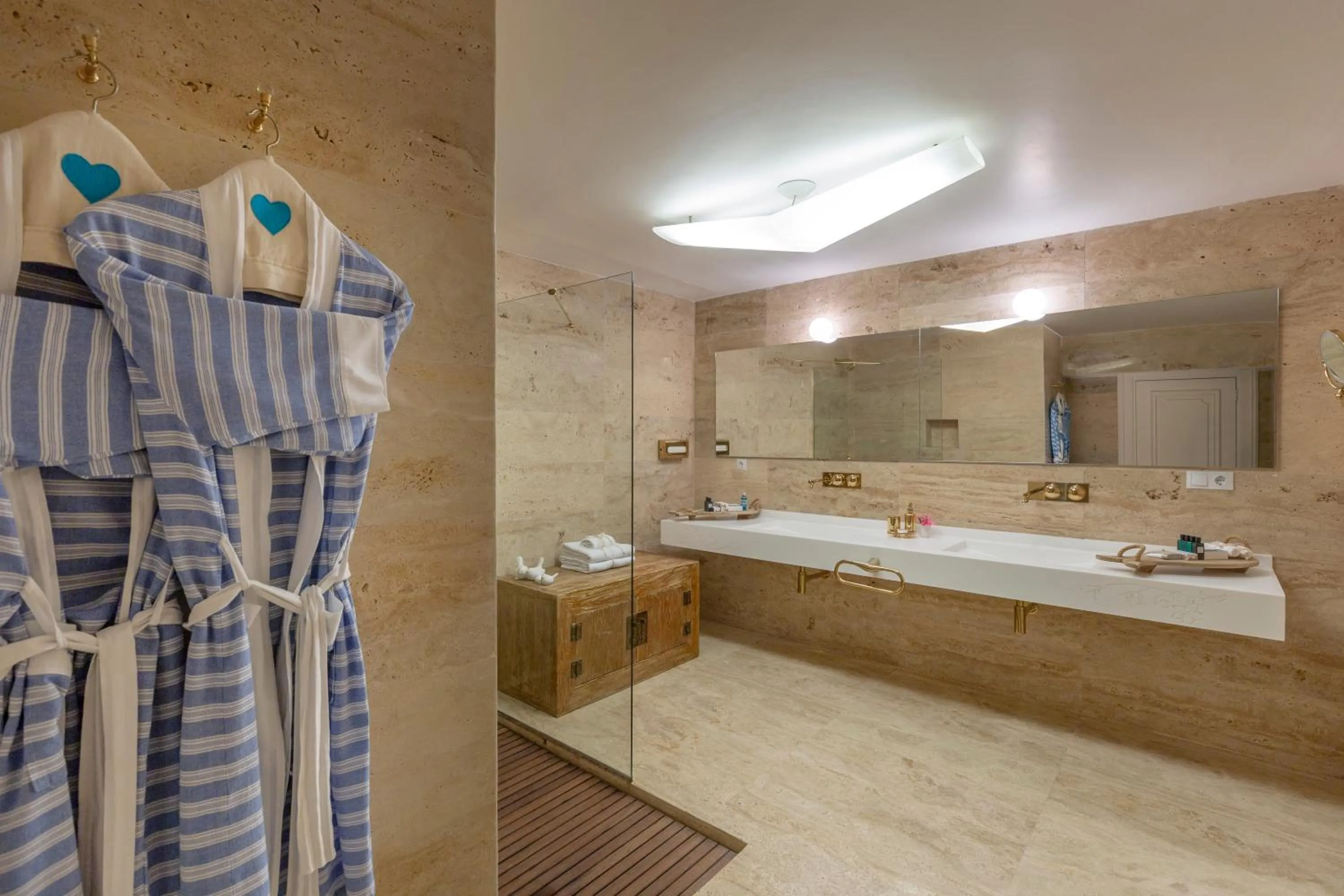 Sabrinas Haus - Adult Only +14