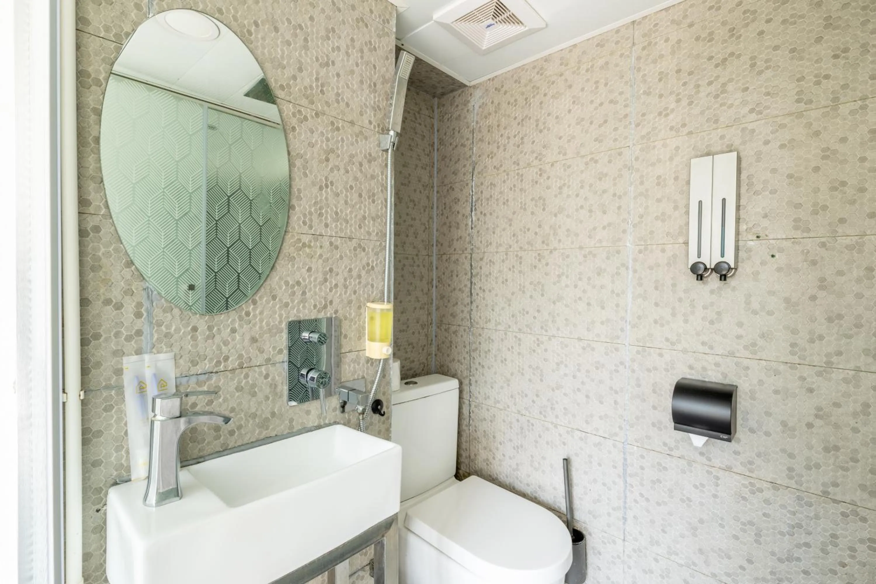 Bathroom in Atlas Hostel & Backpackers