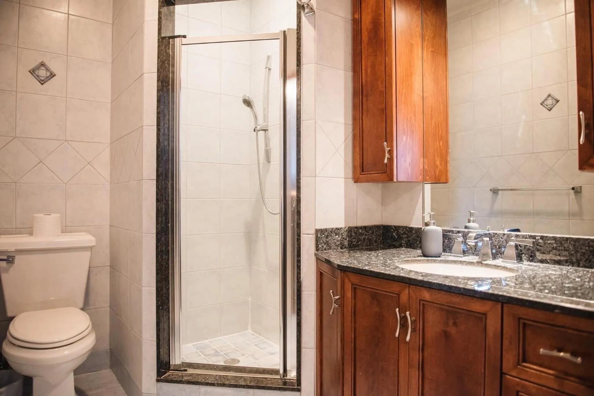 JstLikeHome - Luxury Mansion & Guesthouse