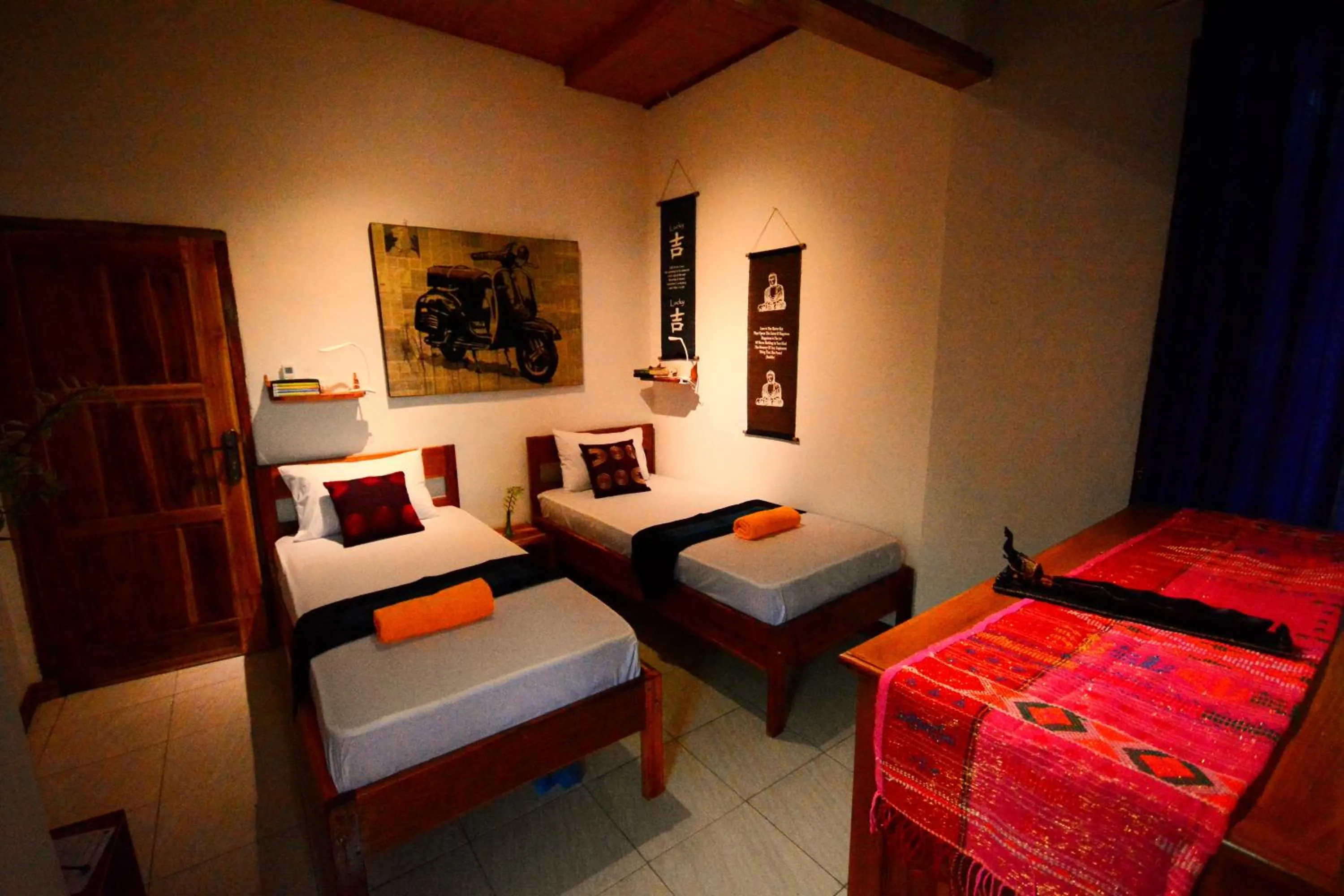 Photo of the whole room, Bed in World BnB