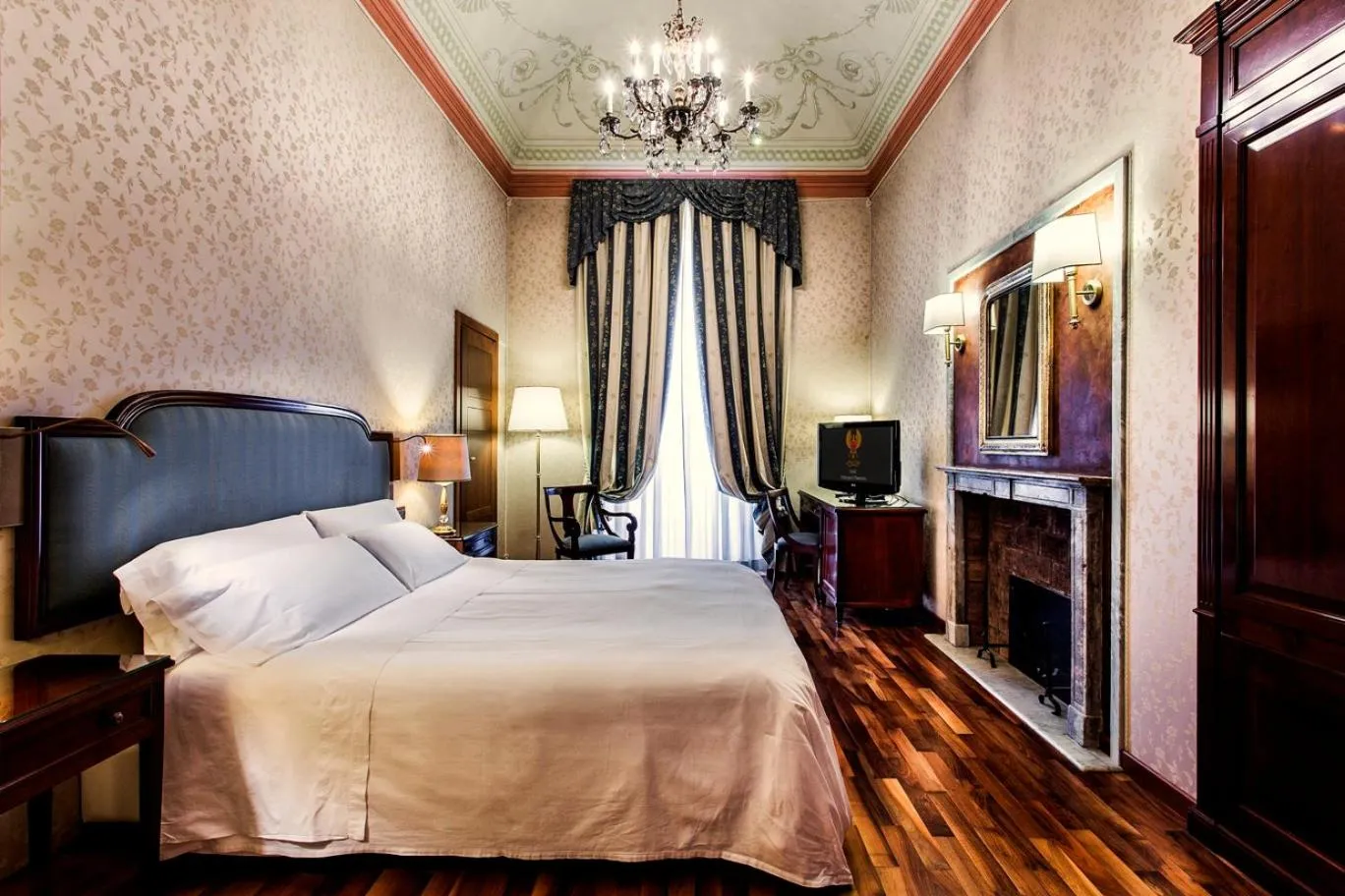 Bed in Phi Hotel Principe