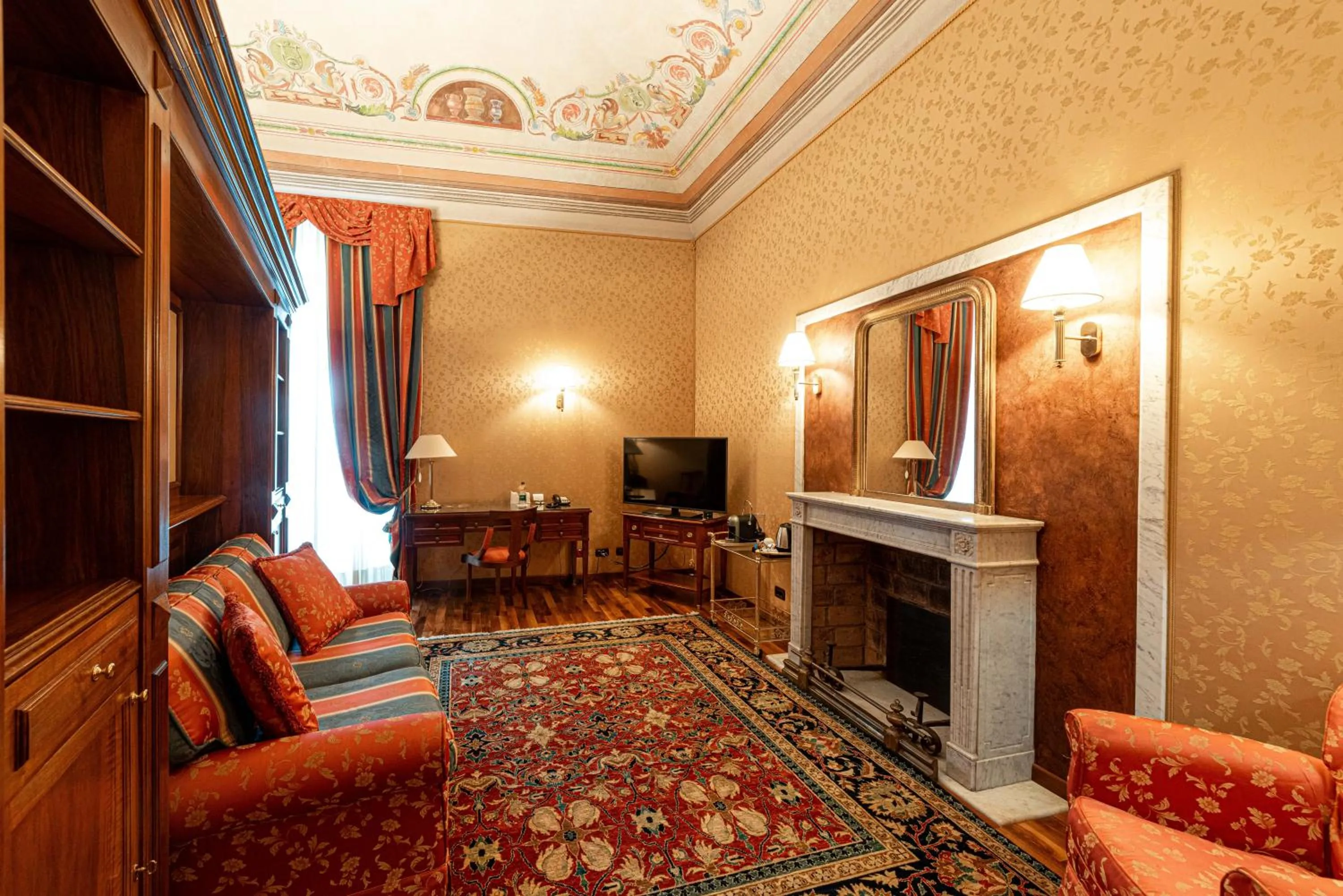 TV and multimedia in Phi Hotel Principe