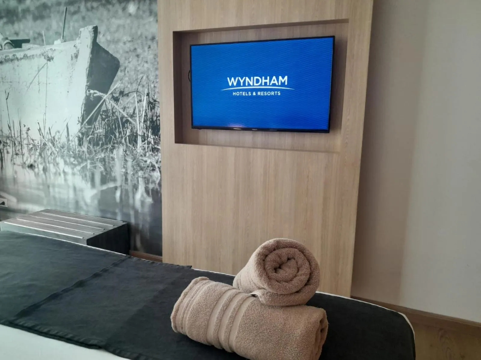 TV and multimedia, Bed in Dazzler by Wyndham Rosario