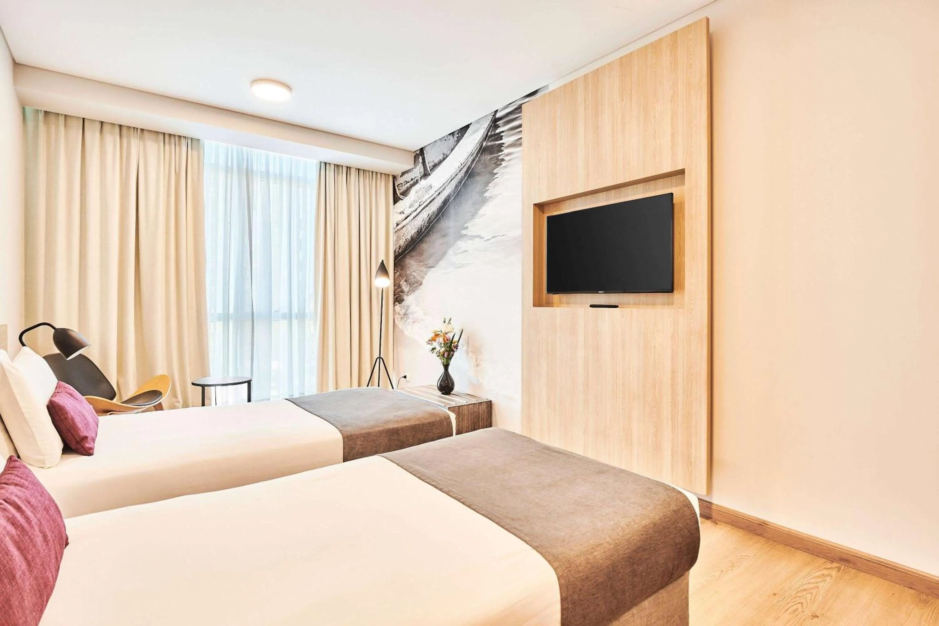 Photo of the whole room, Bed in Dazzler by Wyndham Rosario