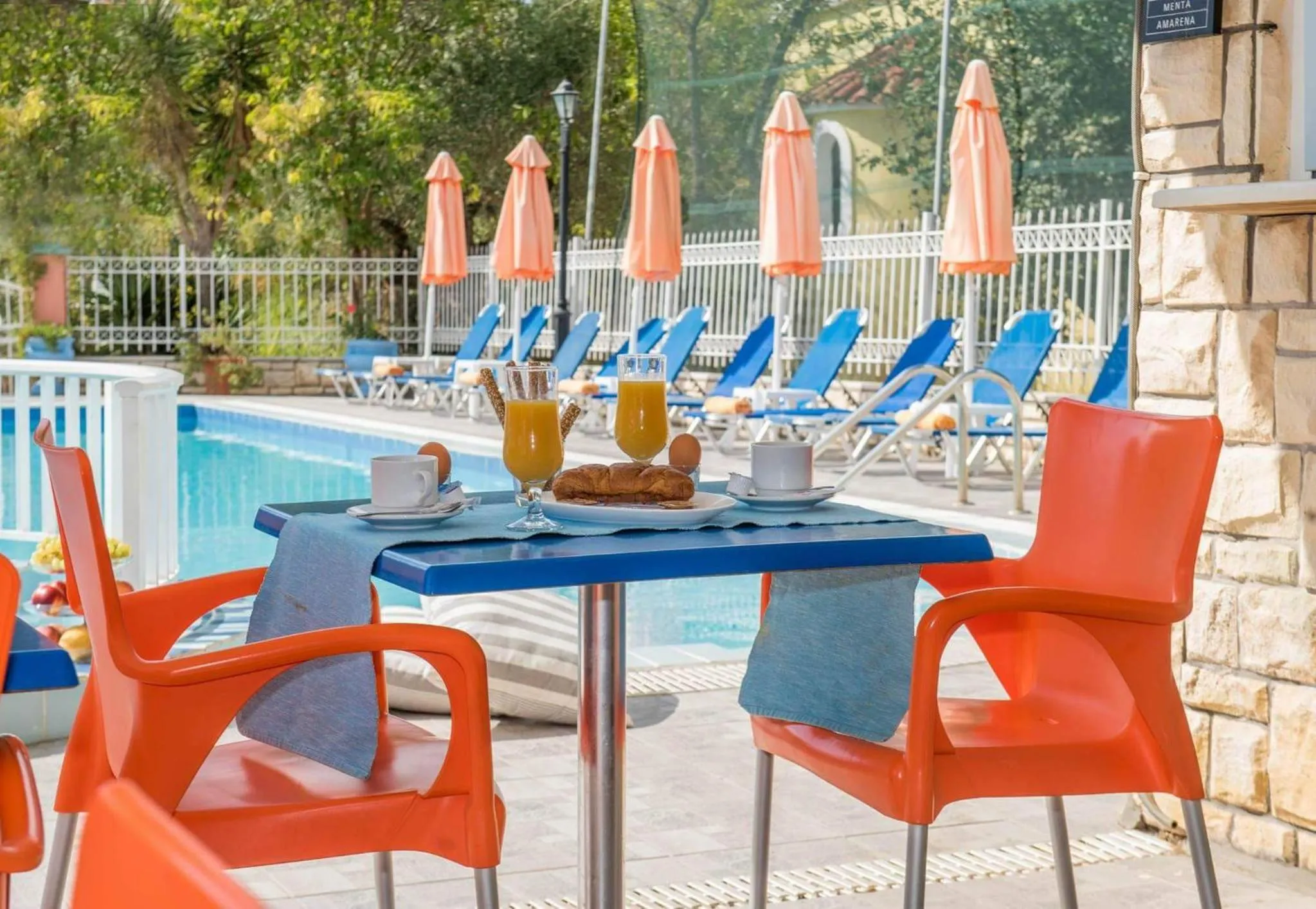 Restaurant/places to eat in Tsolakis Studios & Apartments