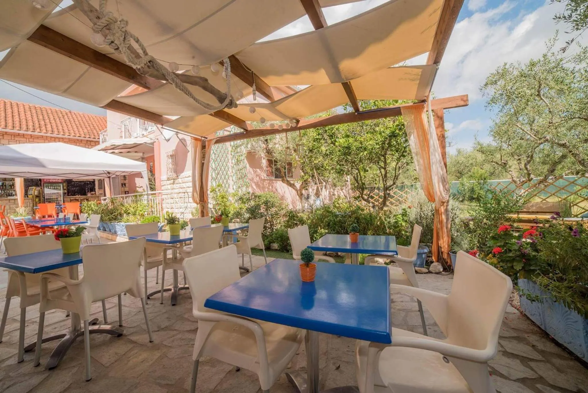 Lounge or bar in Tsolakis Studios & Apartments