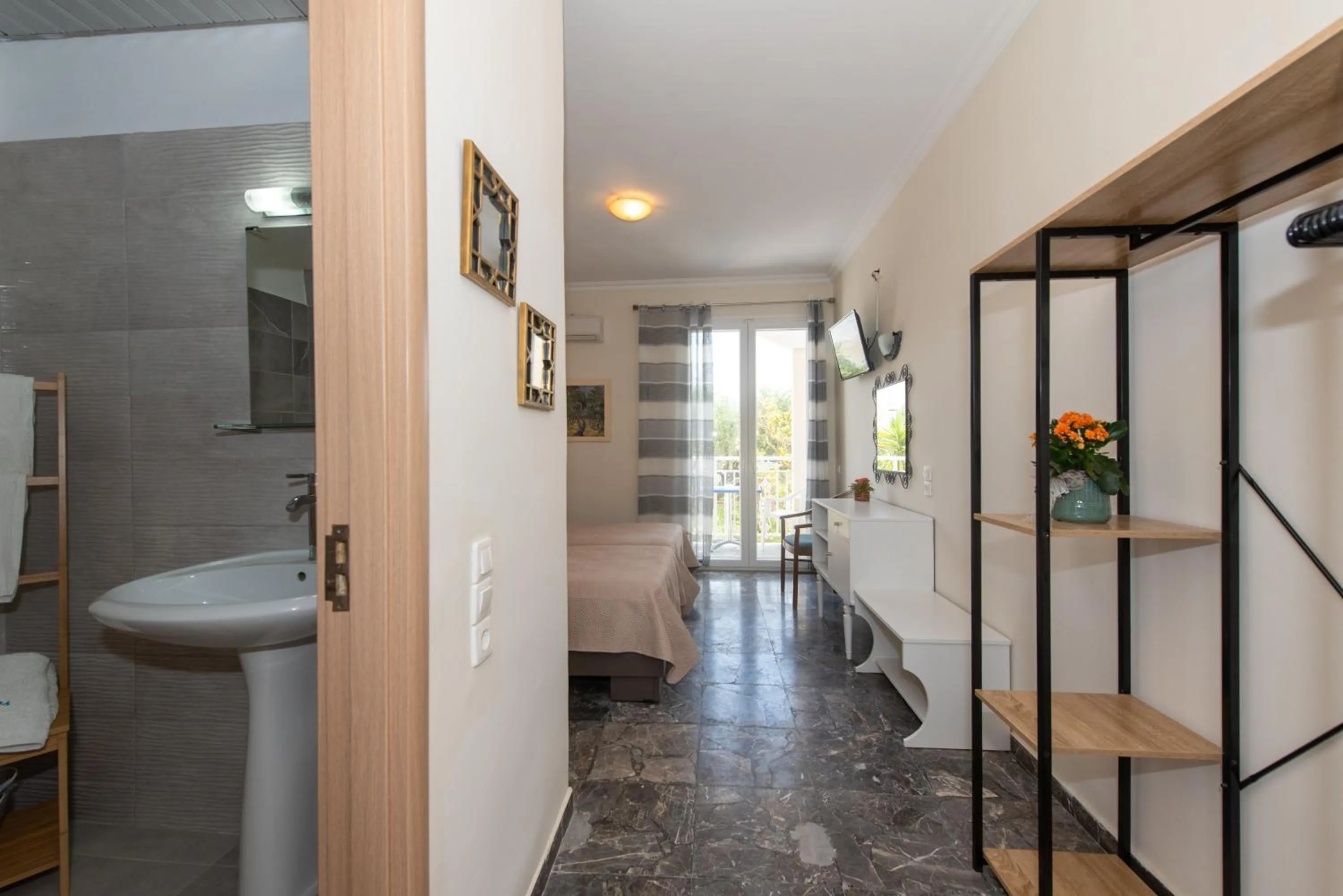 Bathroom in Tsolakis Studios & Apartments