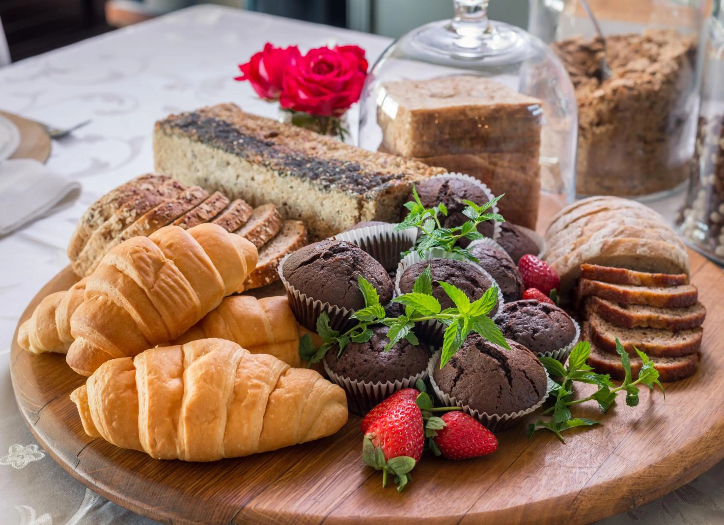 Buffet breakfast in River Place Manor