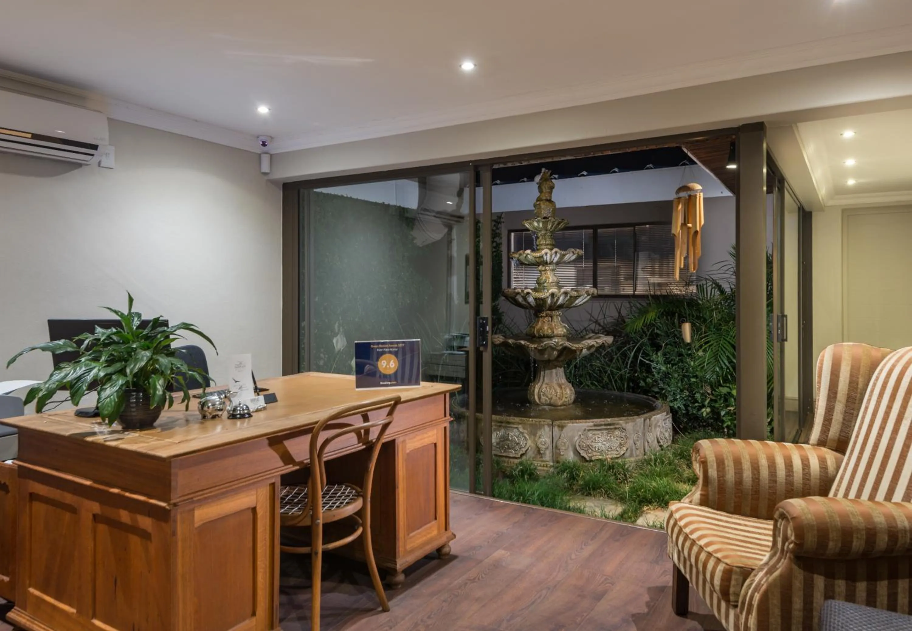 Lobby or reception in River Place Manor