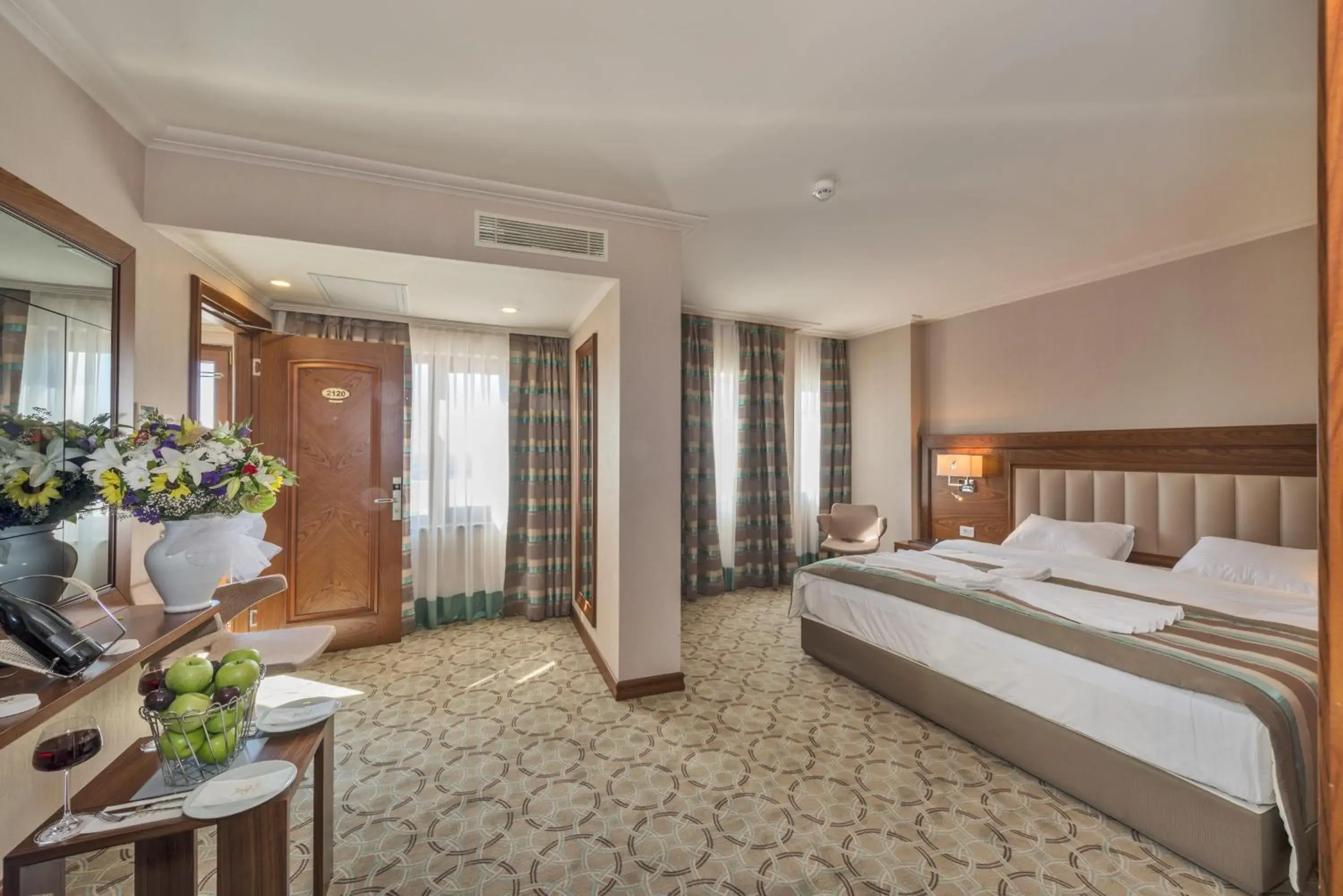 Corner Suite with Bosphorus View in Bekdas Hotel Deluxe & Spa Corner Suite with Bosphorus View in Bekdas Hotel Deluxe & Spa