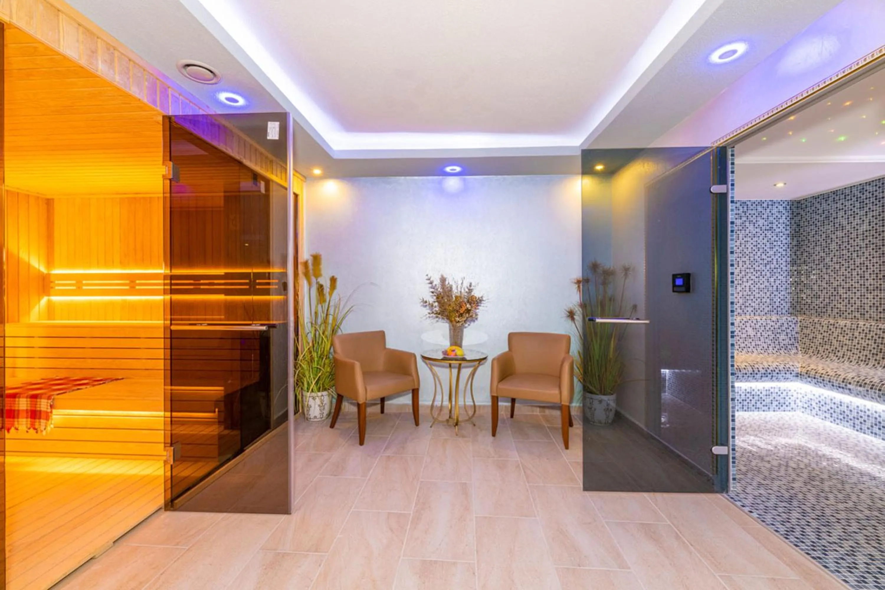 Swimming pool in Bekdas Hotel Deluxe & Spa