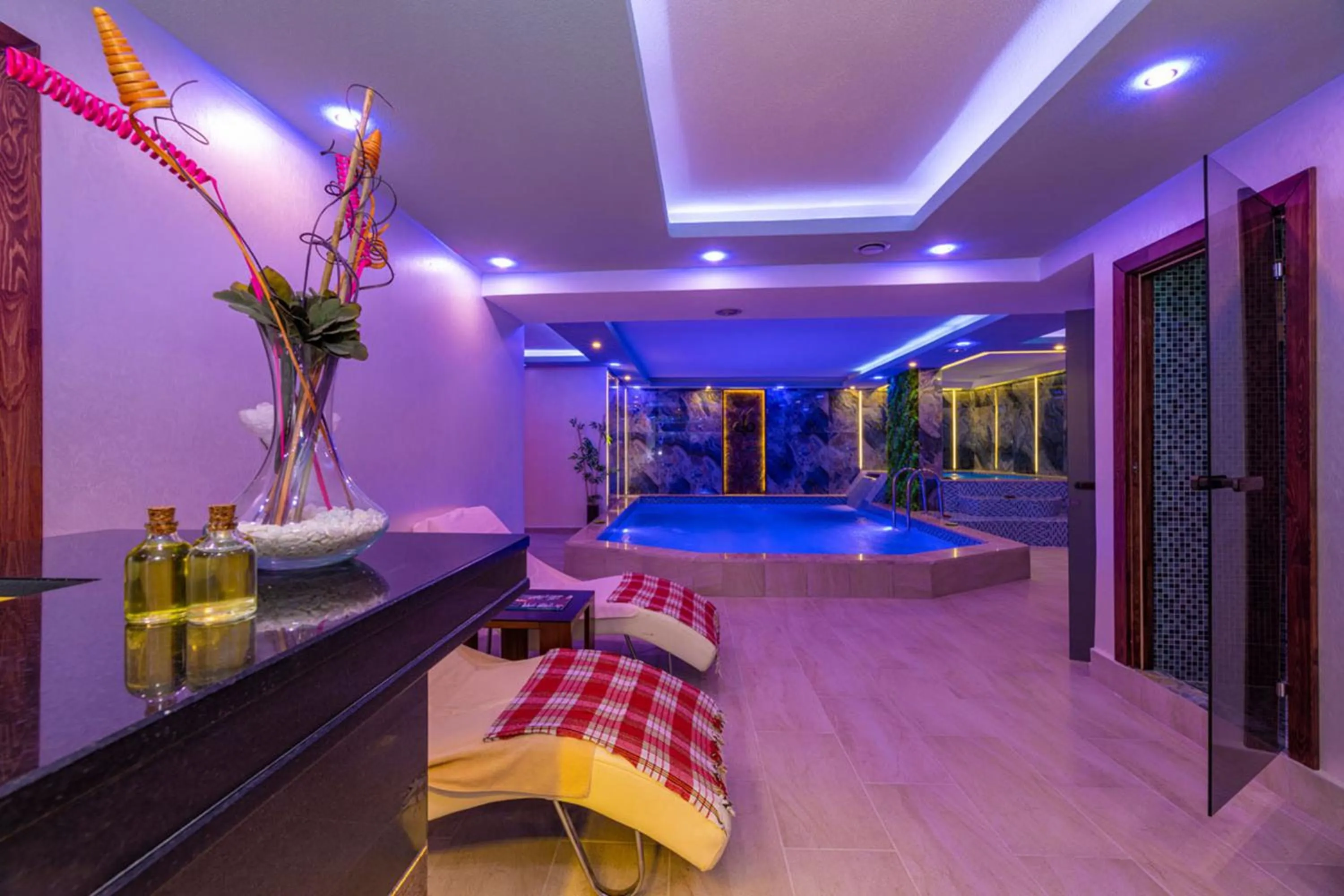 Swimming pool in Bekdas Hotel Deluxe & Spa