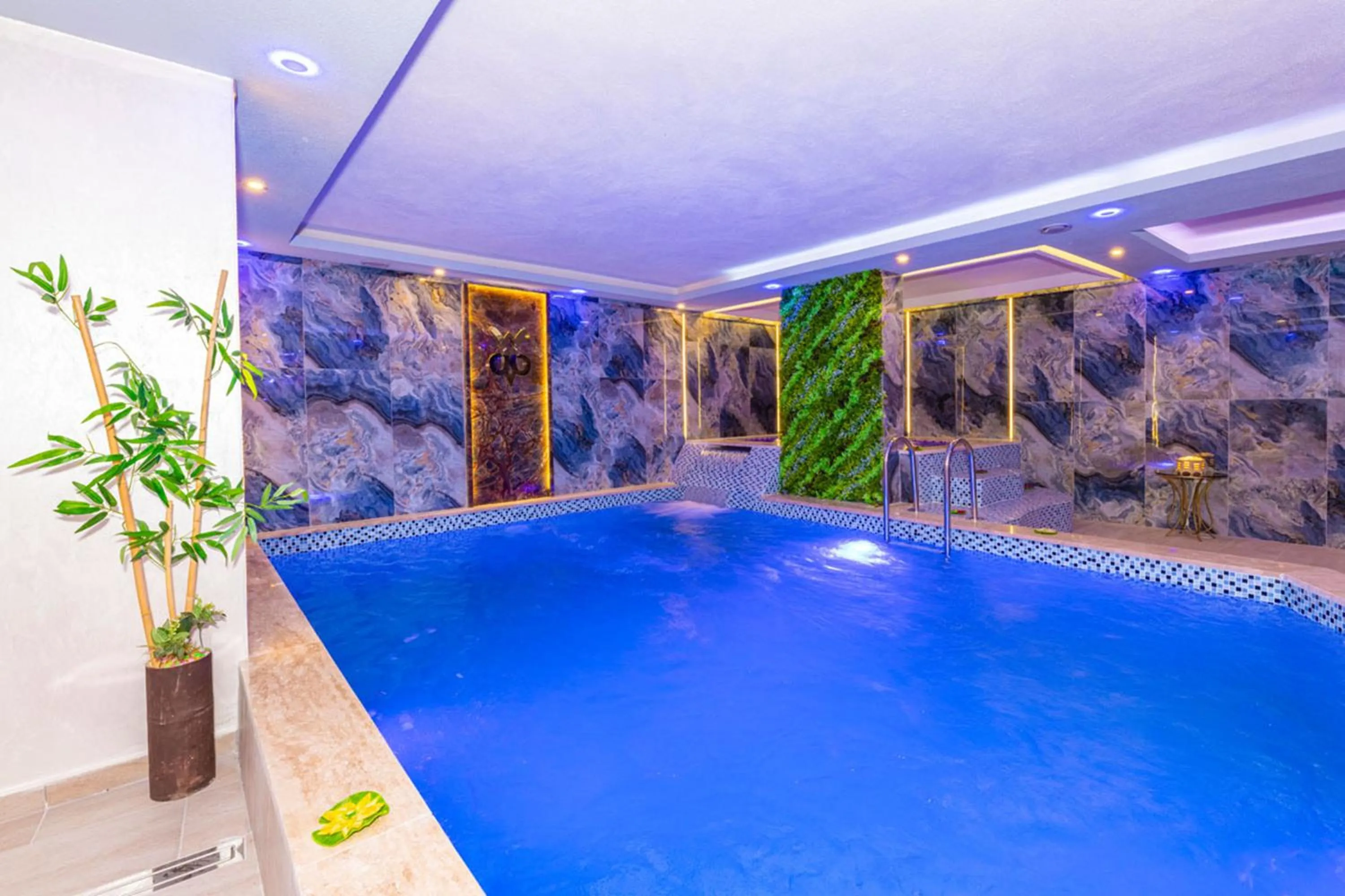 Swimming pool in Bekdas Hotel Deluxe & Spa