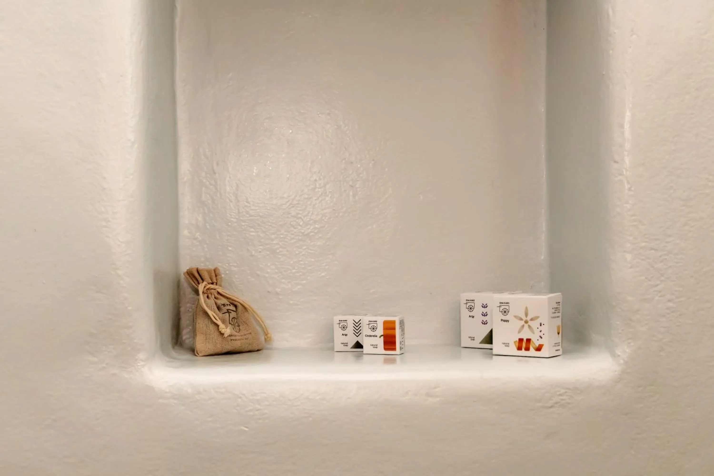 Decorative detail in Vincenzo Family Rooms