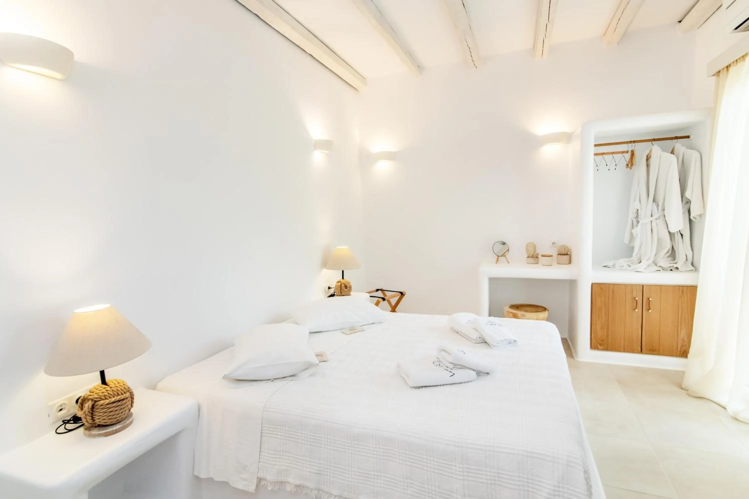 Photo of the whole room, Bed in Vincenzo Family Rooms