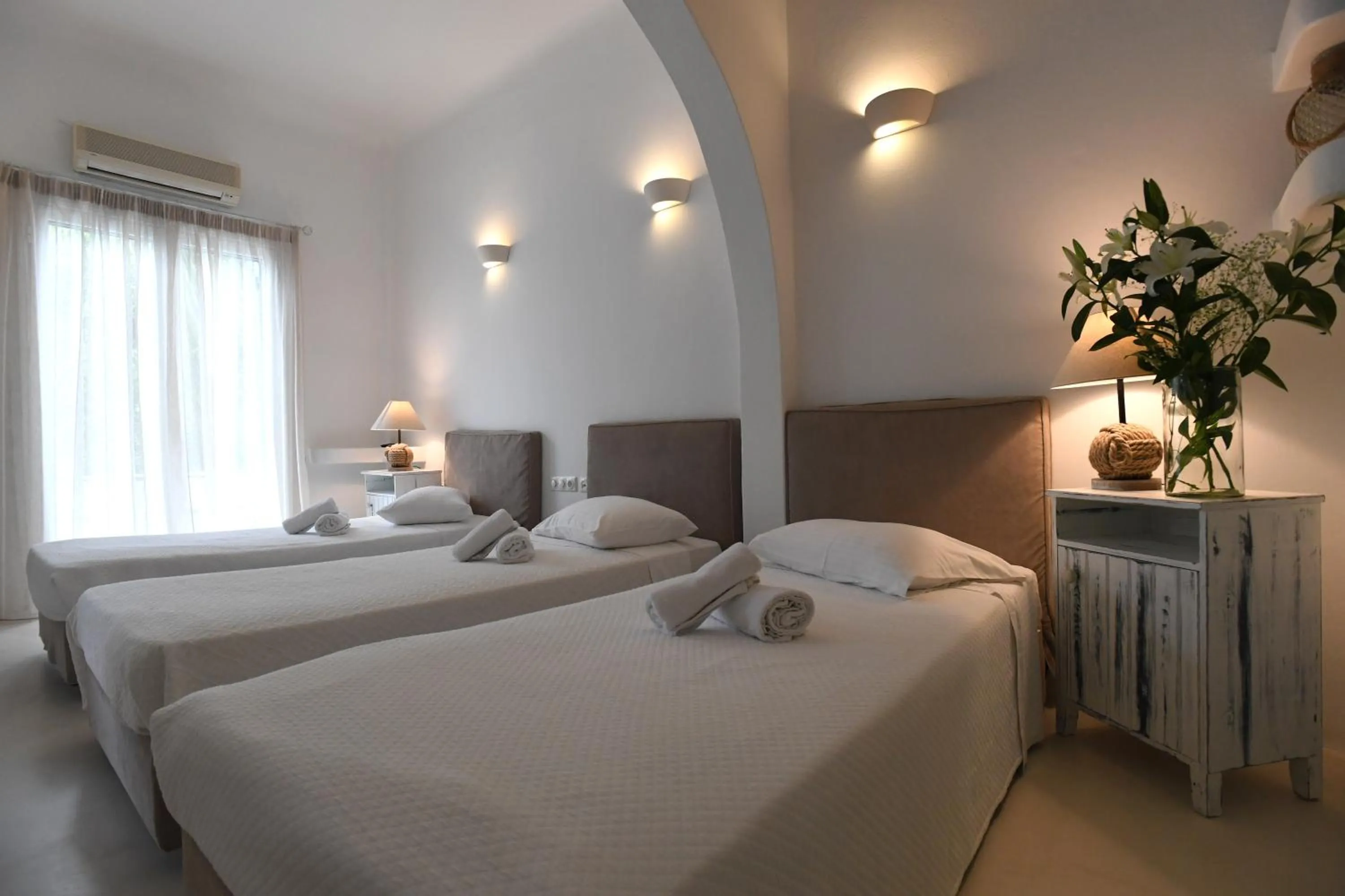 Photo of the whole room, Bed in Vincenzo Family Rooms