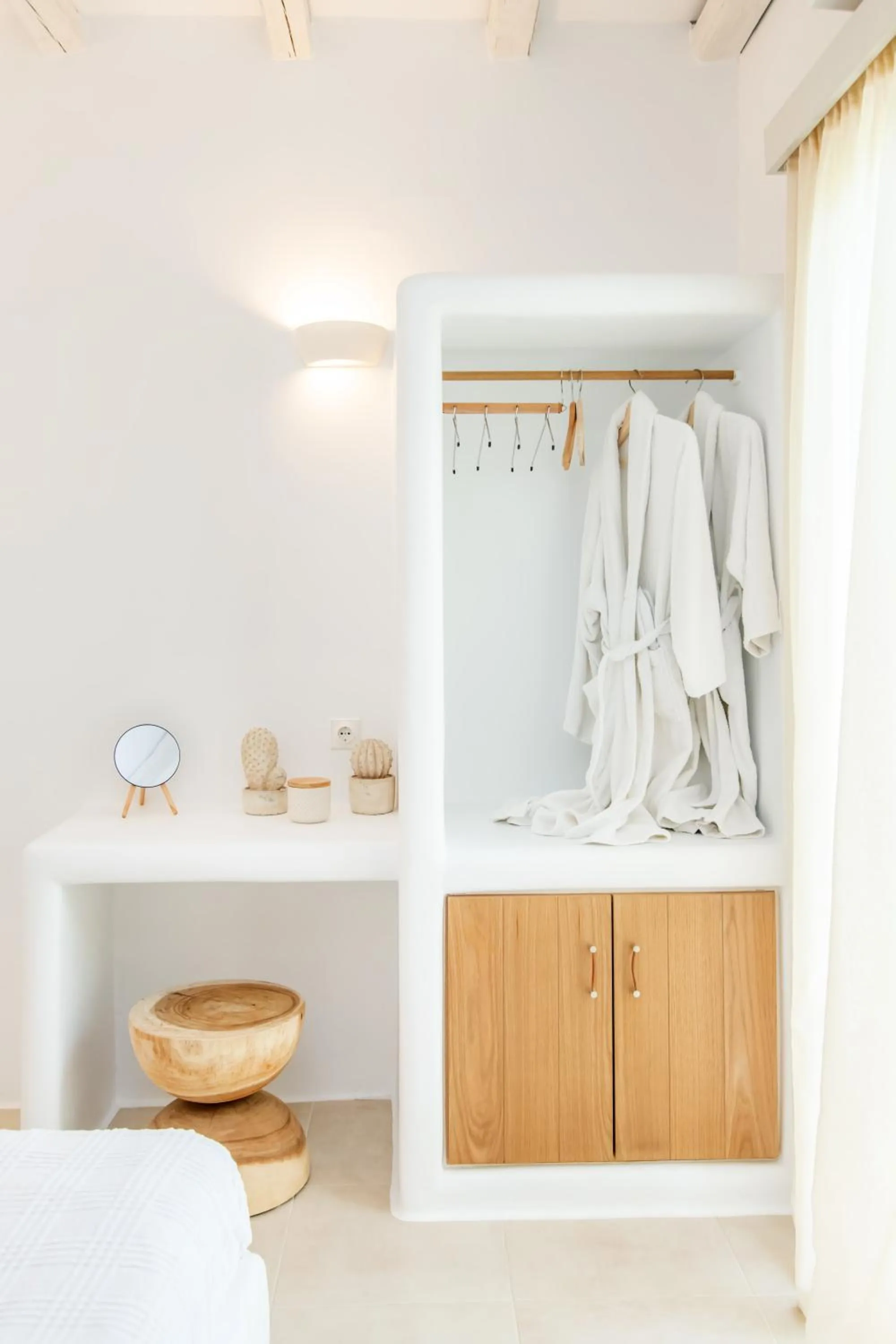 Decorative detail, Bed in Vincenzo Family Rooms