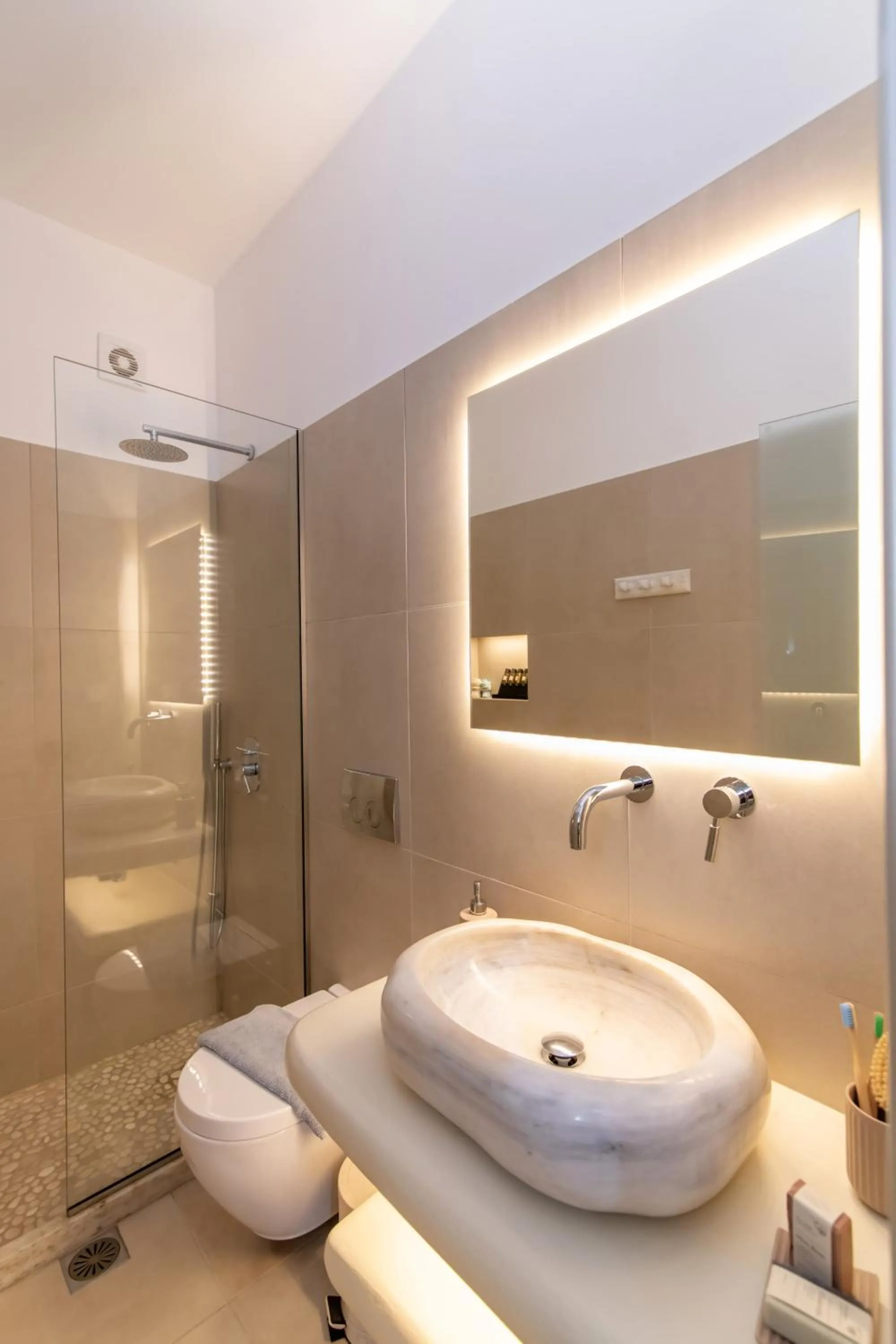 Shower in Vincenzo Family Rooms