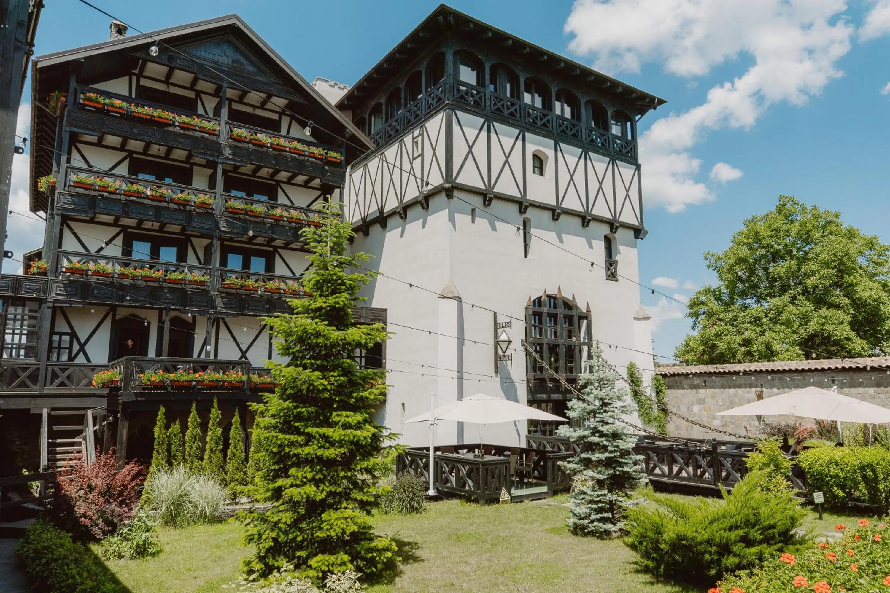 Property building in Podu' cu Lanturi