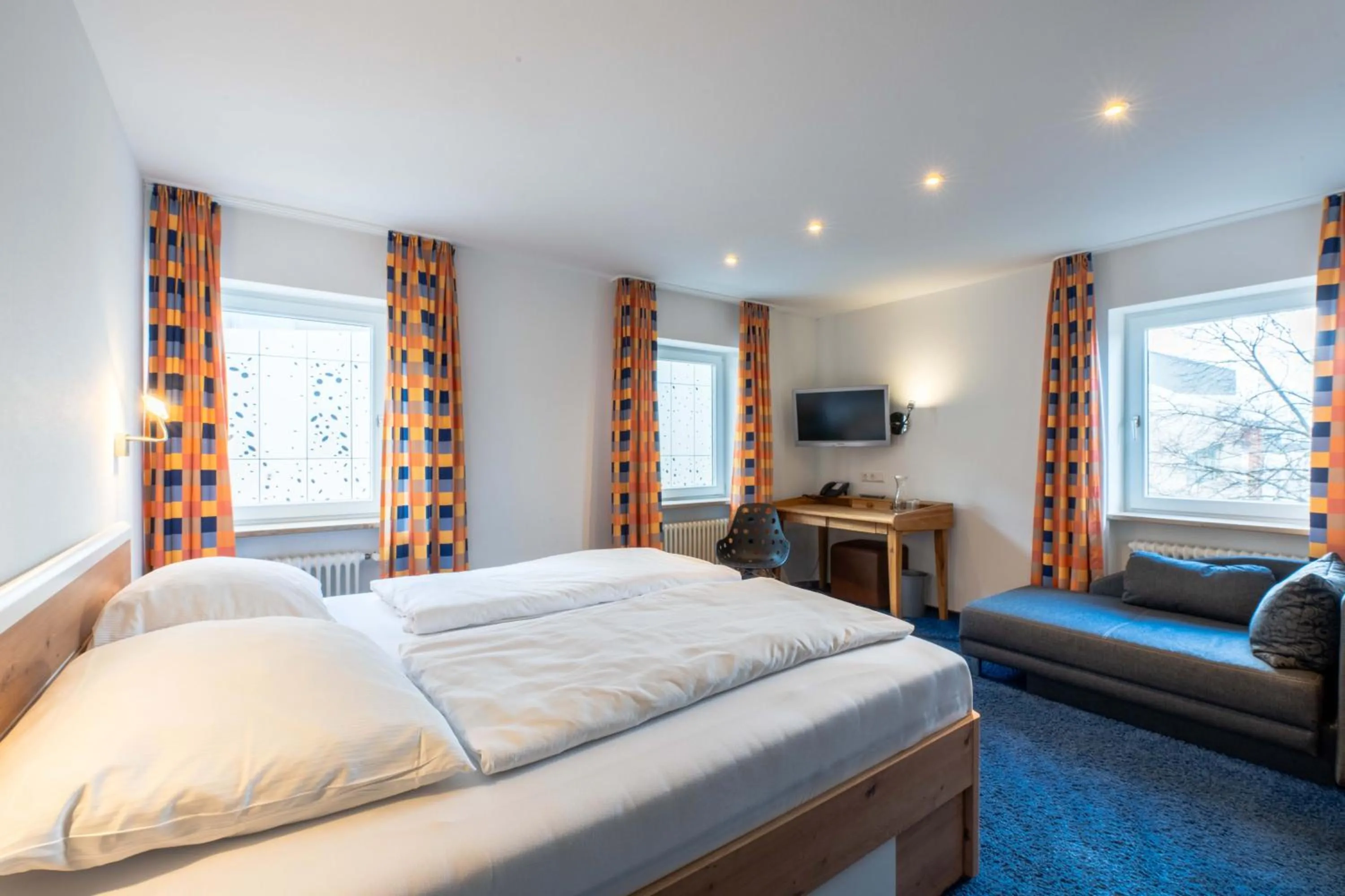 Bed in Ott's Hotel Weinwirtschaft & Biergarten Weil am Rhein/Basel