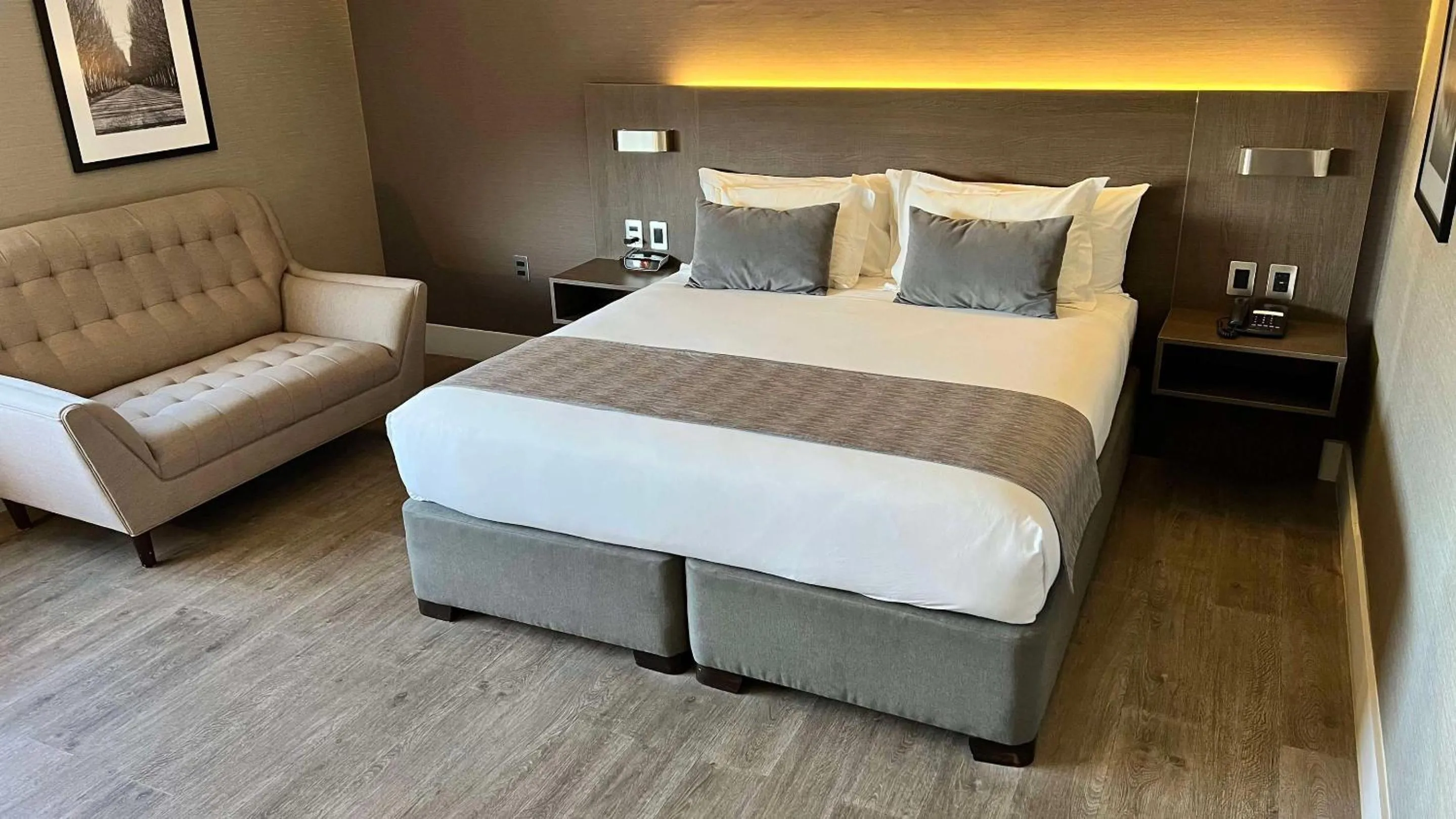 Bedroom, Bed in Radisson Hotel Curico