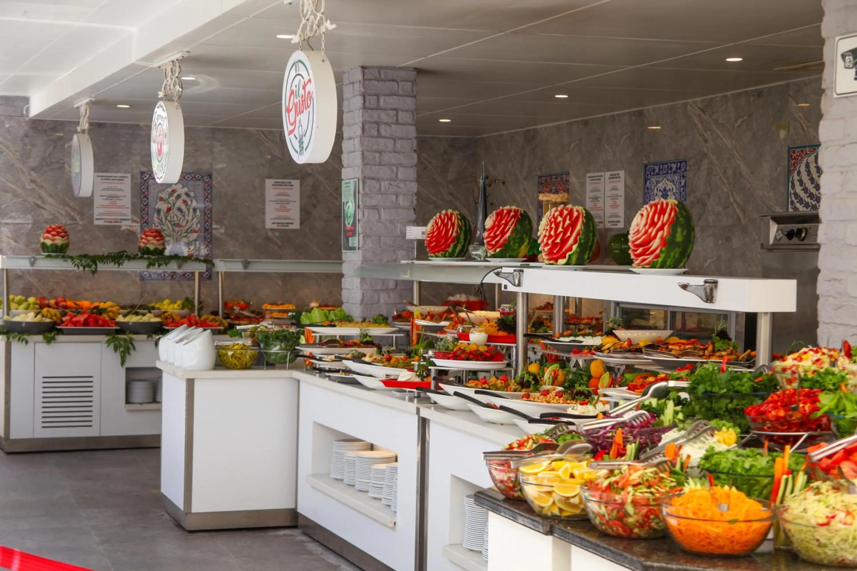 Food and drinks in Catamaran Quality Times